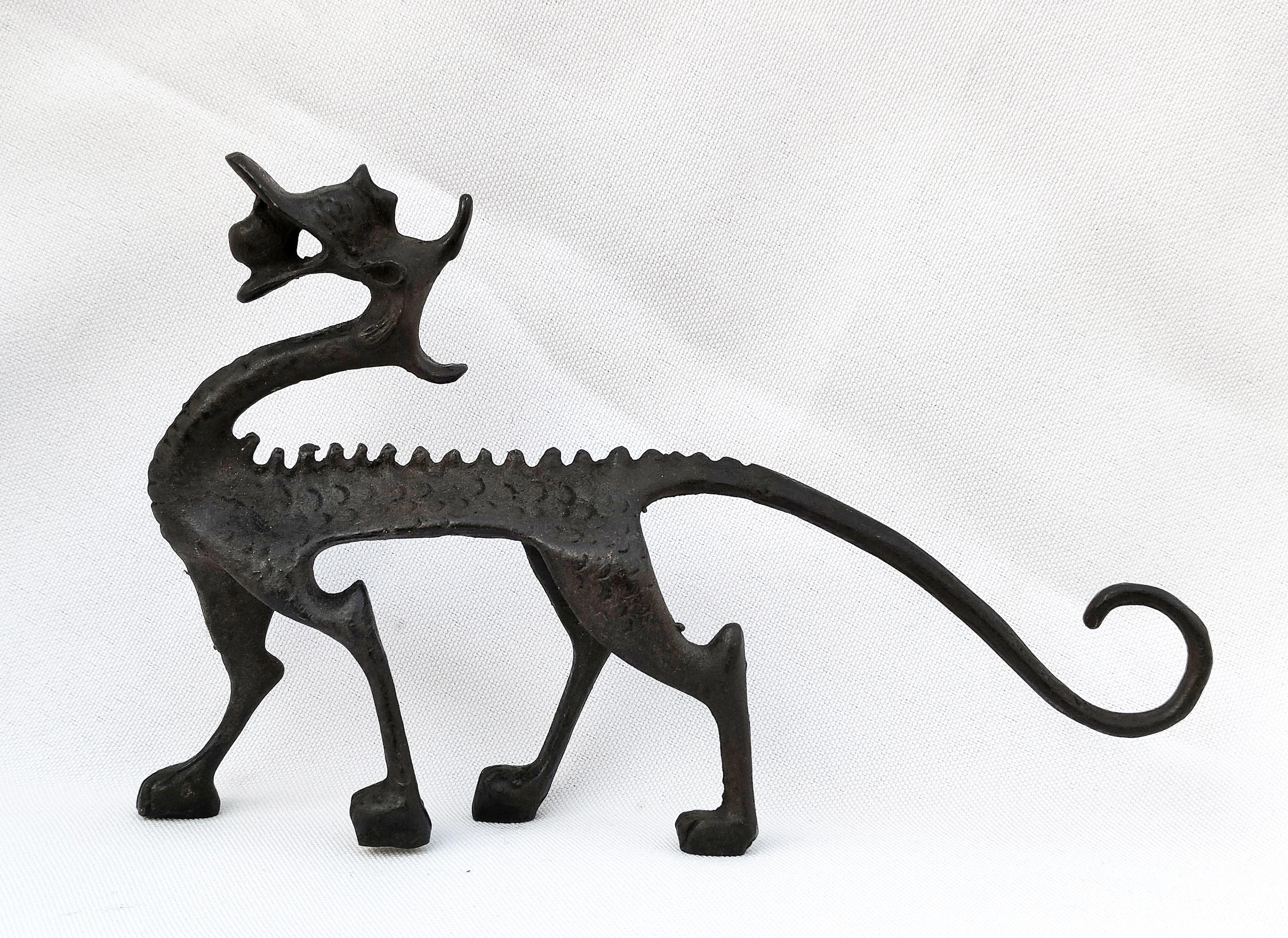 Chinese Bronze DRAGON - Sculpture by Unknown