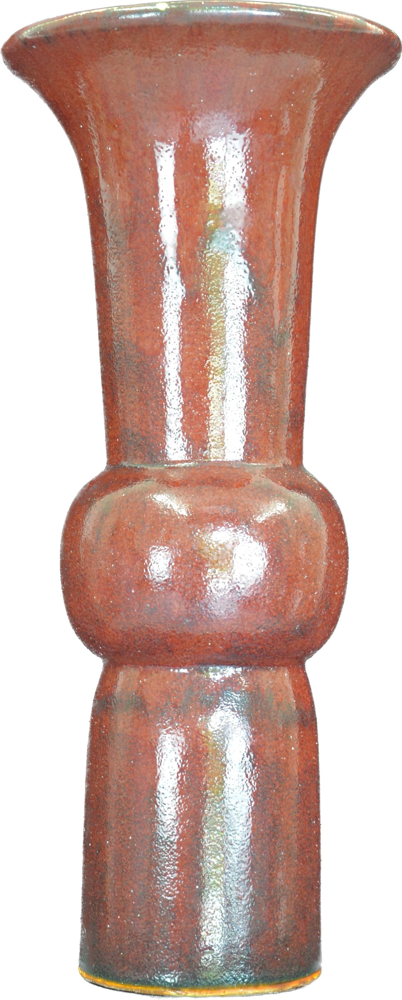 Vase chinois en forme de guépard Sang de Beouf - Sculpture de Unknown