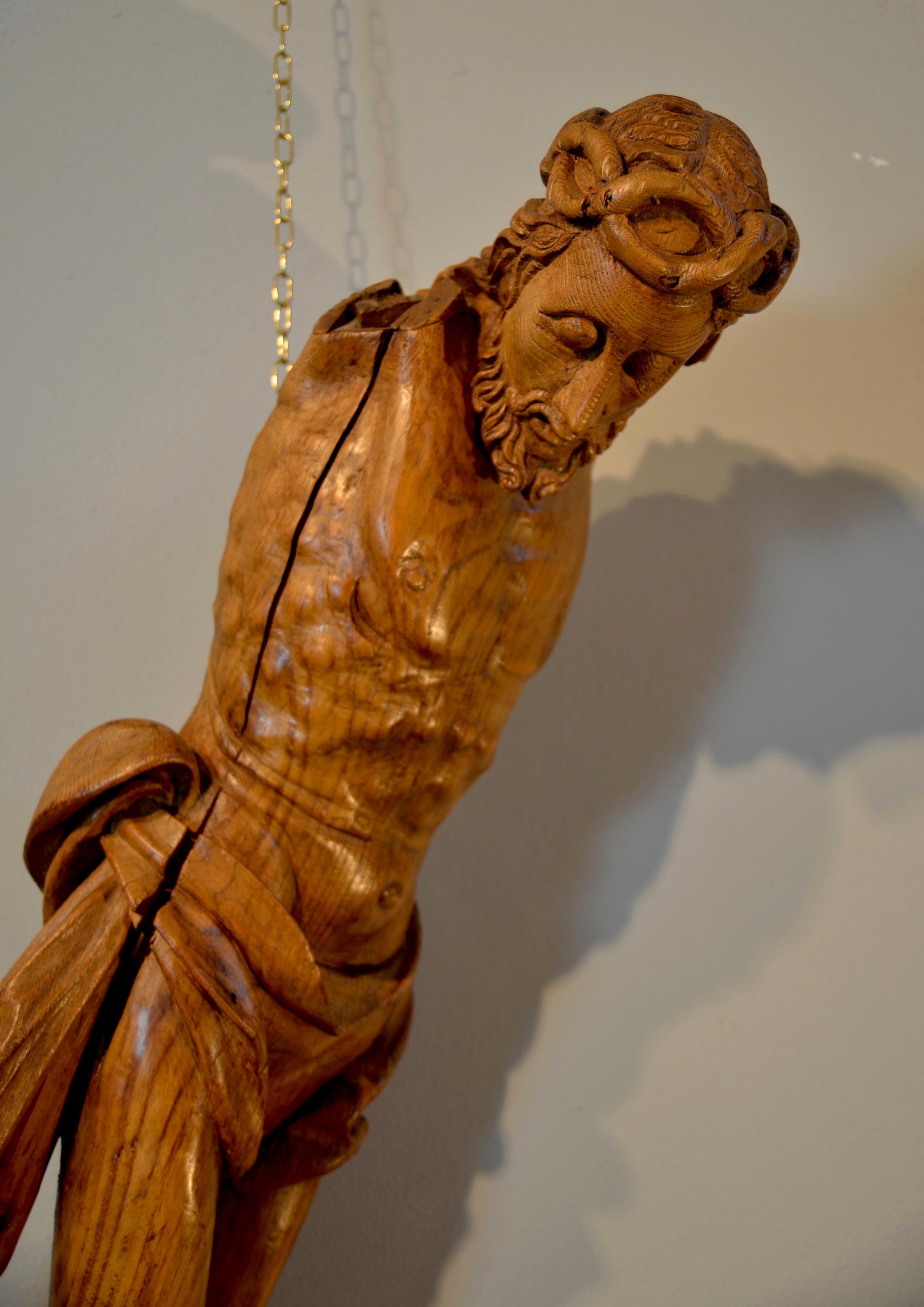 Christ crucified Wood sculpture Flemish 16th century Old master Religious Art  - Old Masters Sculpture by Unknown