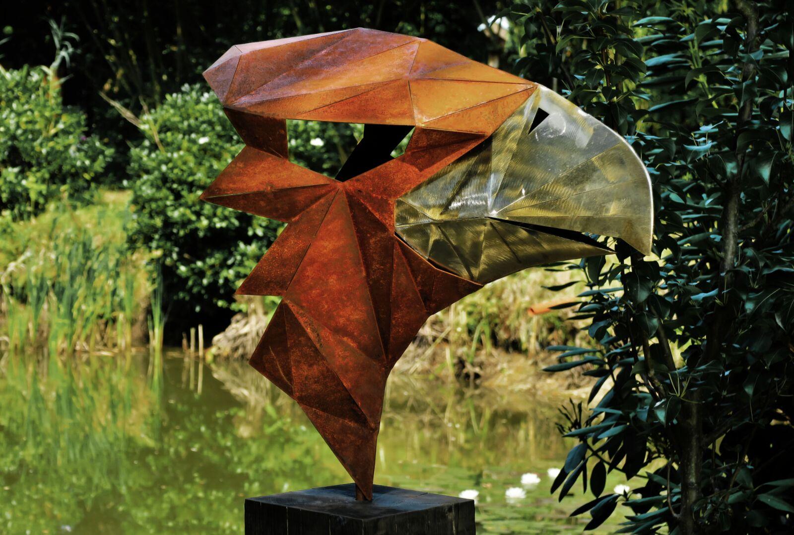 Polygon eagle oxidized on oak column
Extraordinary polygon sculpture eagle with a burner insert
on an oxidised oak column 20 x 20 x 70 cm.
The supplied burner contains lava stones.
This must be filled with liquid bioethanol.

Even with a candle the