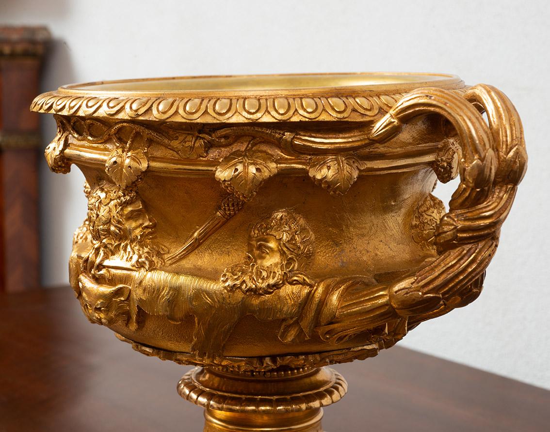 Ancienne coupe/centre de table Napoléon III en bronze doré du 19ème siècle. - Sculpture de Unknown