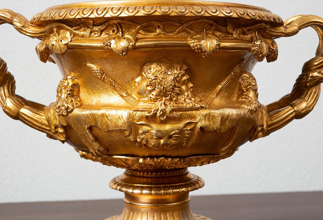 Ancienne coupe/centre de table Napoléon III en bronze doré du 19ème siècle. en vente 1