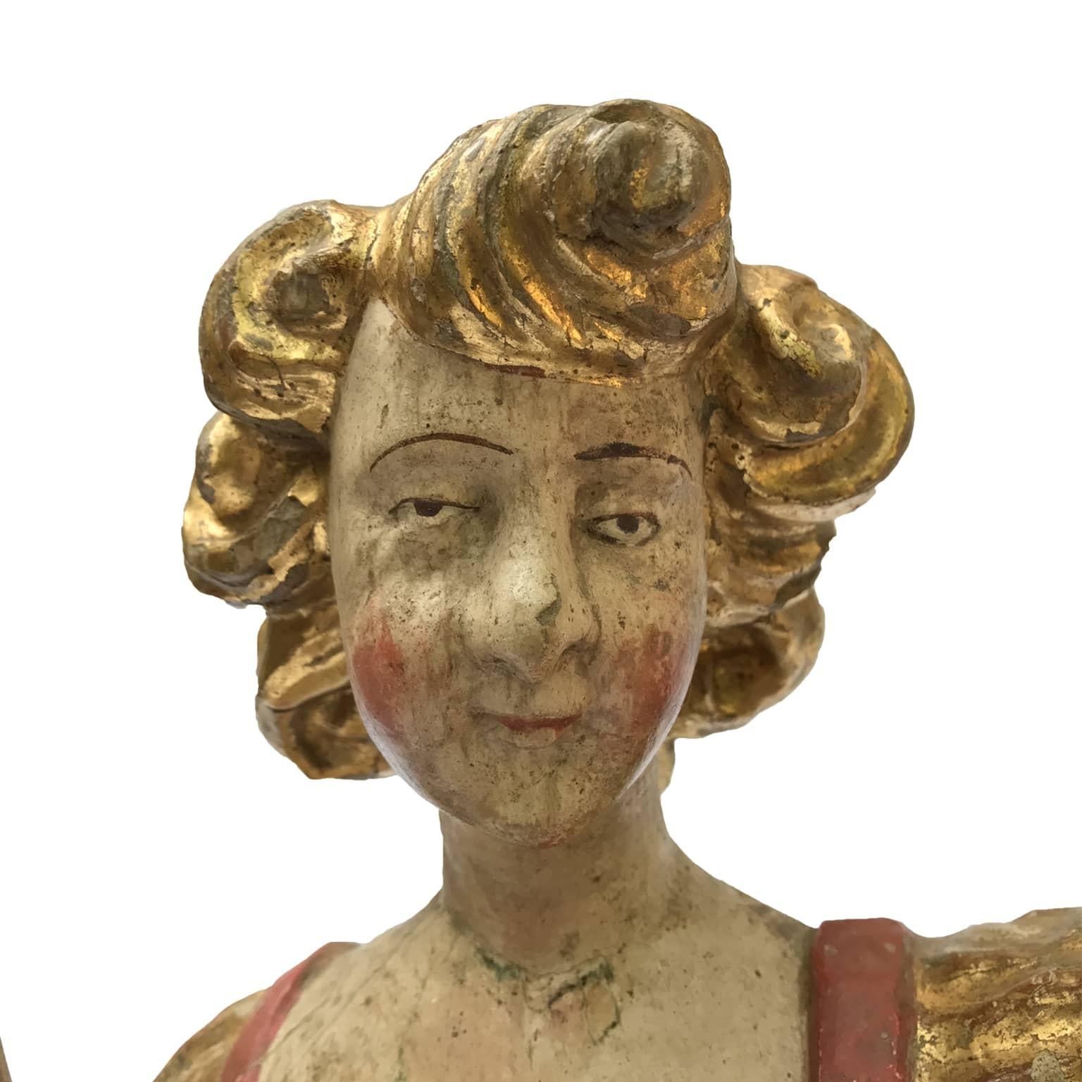 Pair of Italian Baroque Angels 17th Century Sculptured Lacquered and Gilded Figures For Sale 4