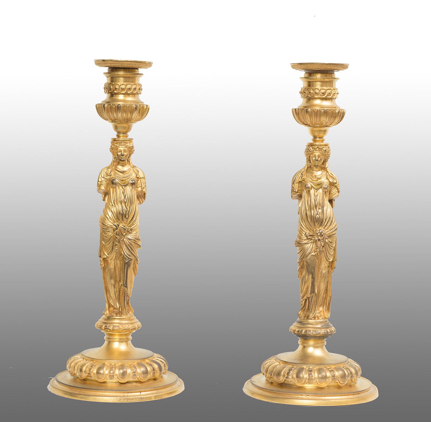 Figurative Sculpture de Unknown - Pareja de antiguos candelabros Imperio francés firmados 'Barbedienne'.