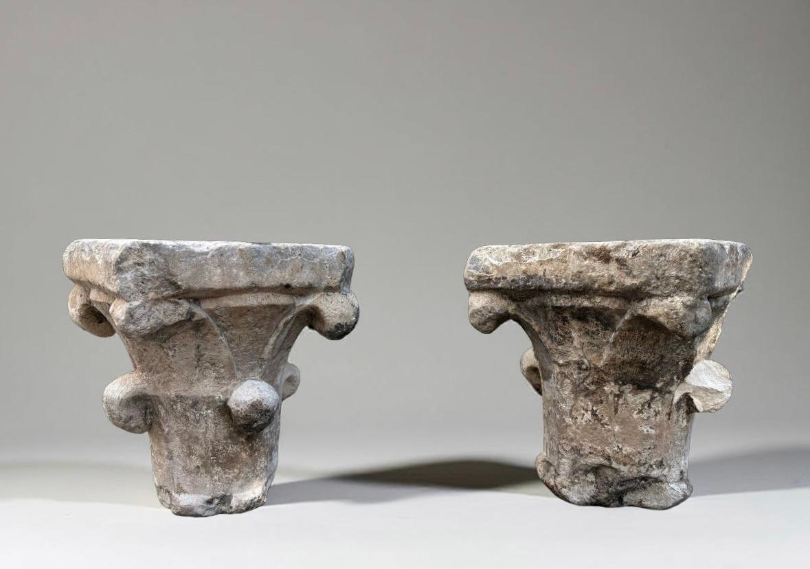 Coppia di Capitelli Medievali in Marmo di Zandobbio XII secolo For Sale 6
