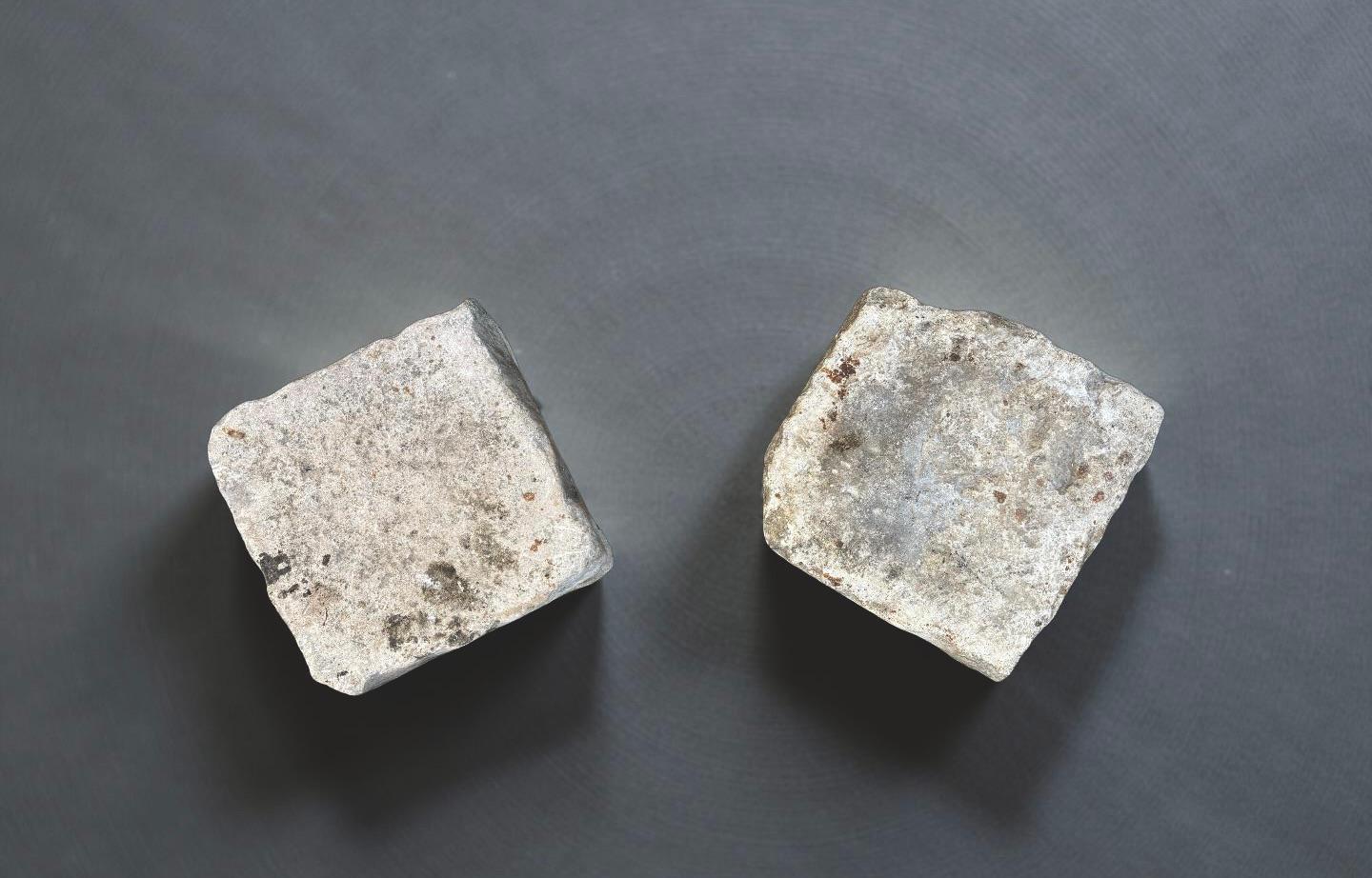 Coppia di Capitelli Medievali in Marmo di Zandobbio XII secolo For Sale 3