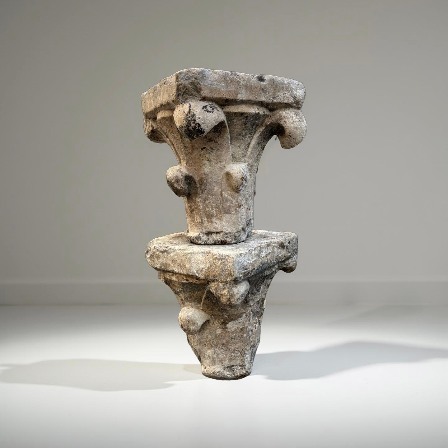 Coppia di Capitelli Medievali in Marmo di Zandobbio XII secolo For Sale 5