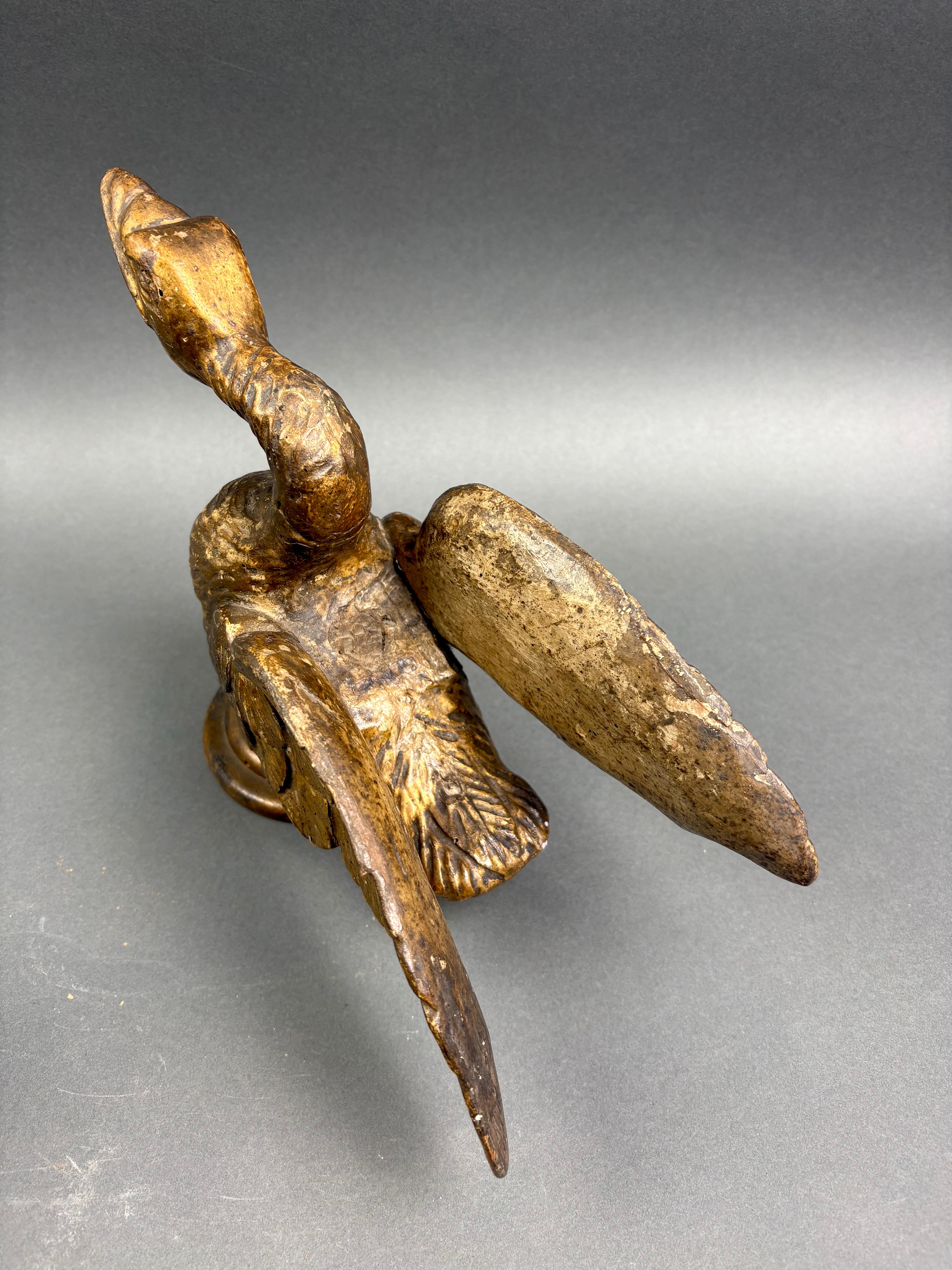 Coppia di Cigni Luigi XVI Fregi in Legno Dorato Italia XVIII secolo For Sale 6