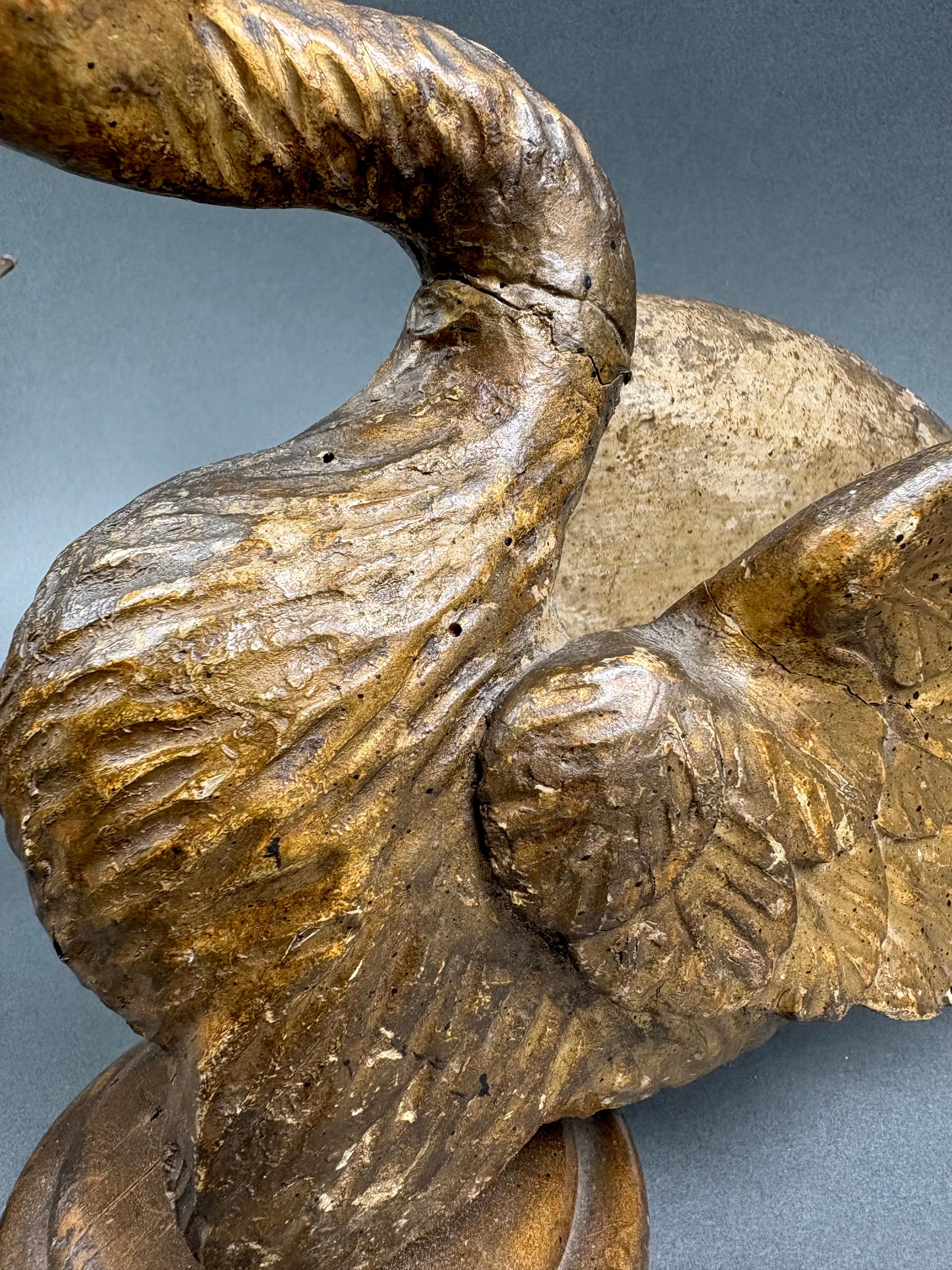 Coppia di Cigni Luigi XVI Fregi in Legno Dorato Italia XVIII secolo For Sale 8