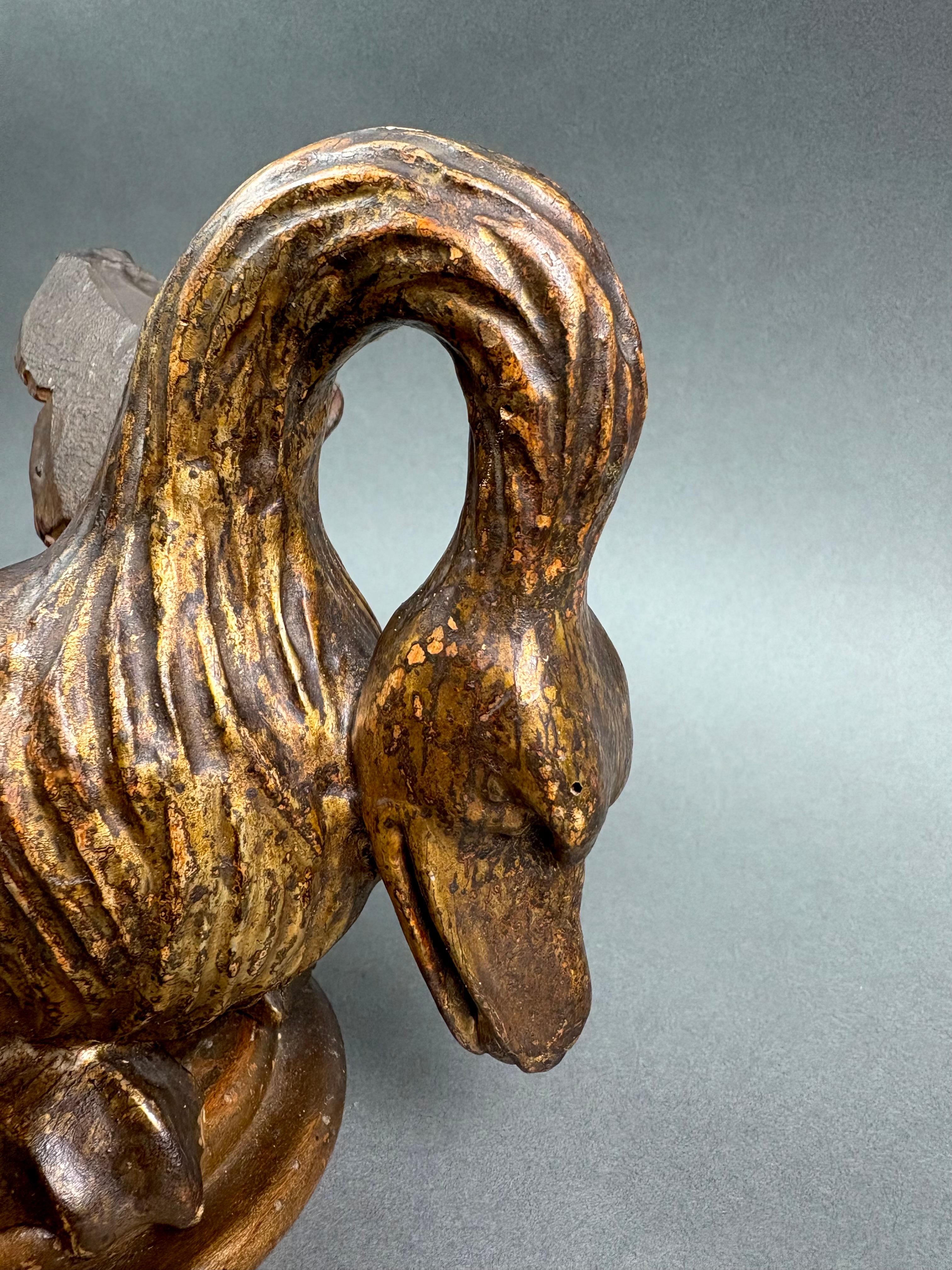 Coppia di Cigni Luigi XVI Fregi in Legno Dorato Italia XVIII secolo For Sale 1