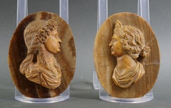 Pareja de Perfiles Antiguos de Mármol Amarillo Emperatrices Romanas Siglo XVII
