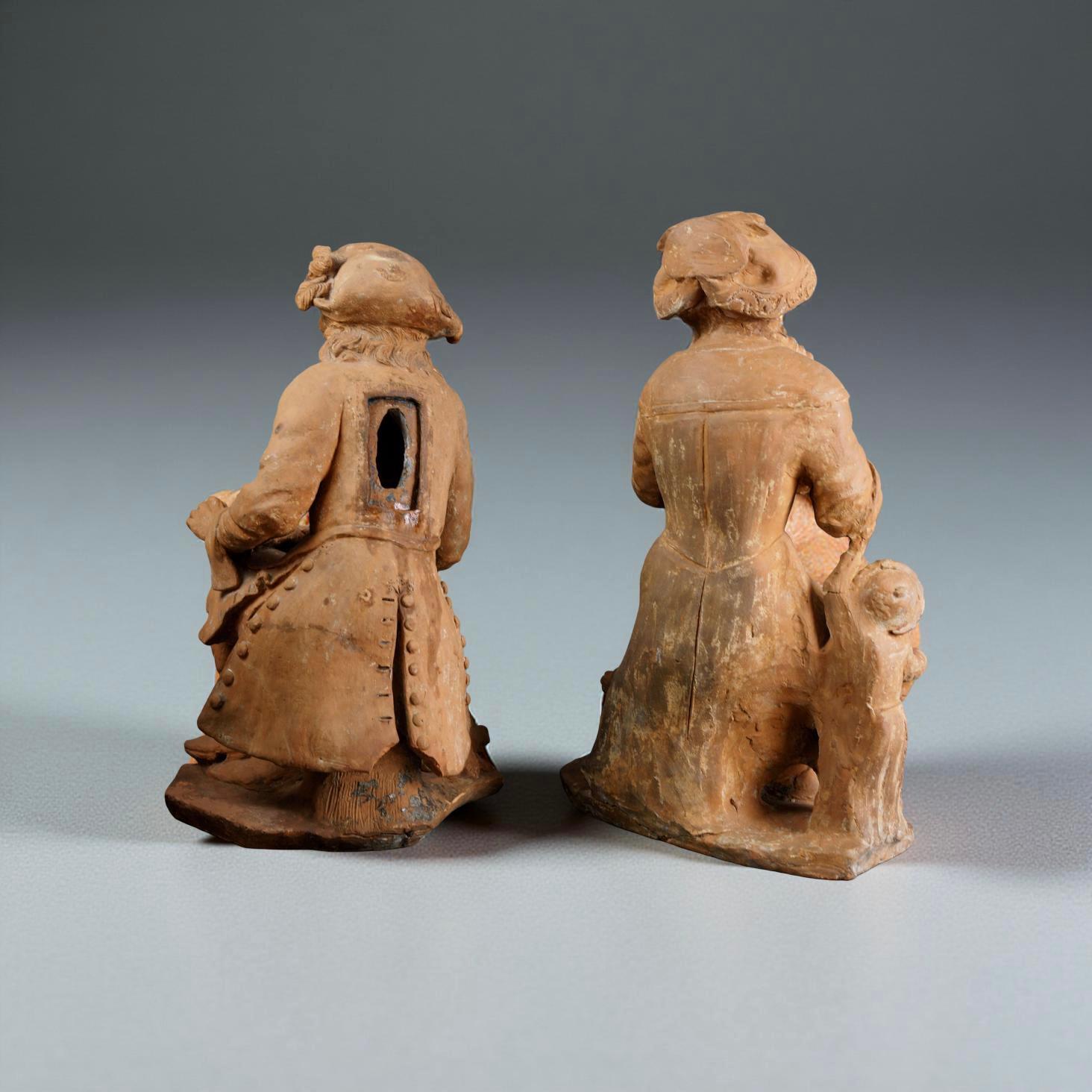 Coppia di Sculture Francesi in Terracotta Atelier di Parigi  XVII secolo in vendita 5