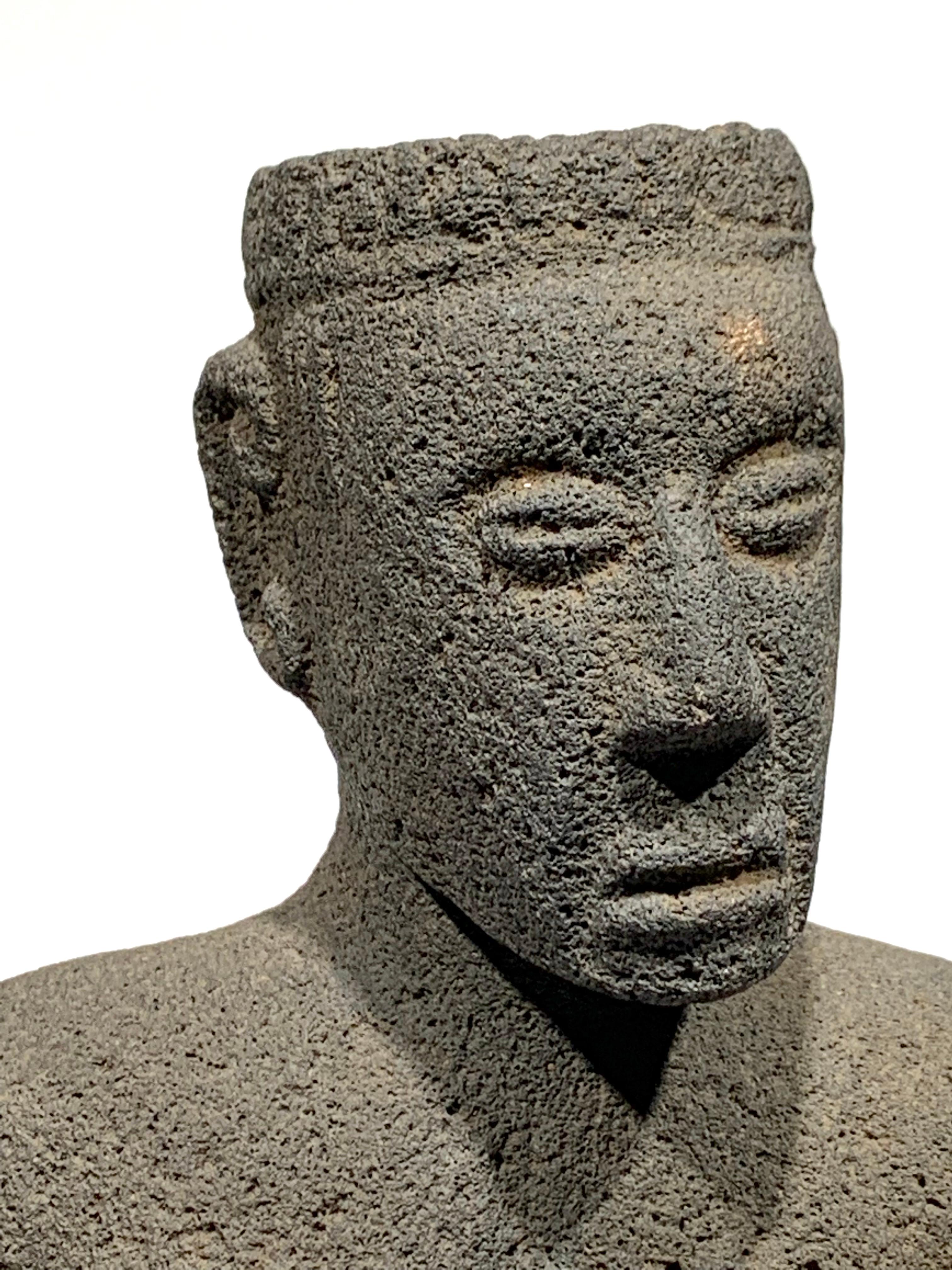 Costa Rican pre-Columbian sculptural figure ca. 1000-1500 - Sculpture by Unknown