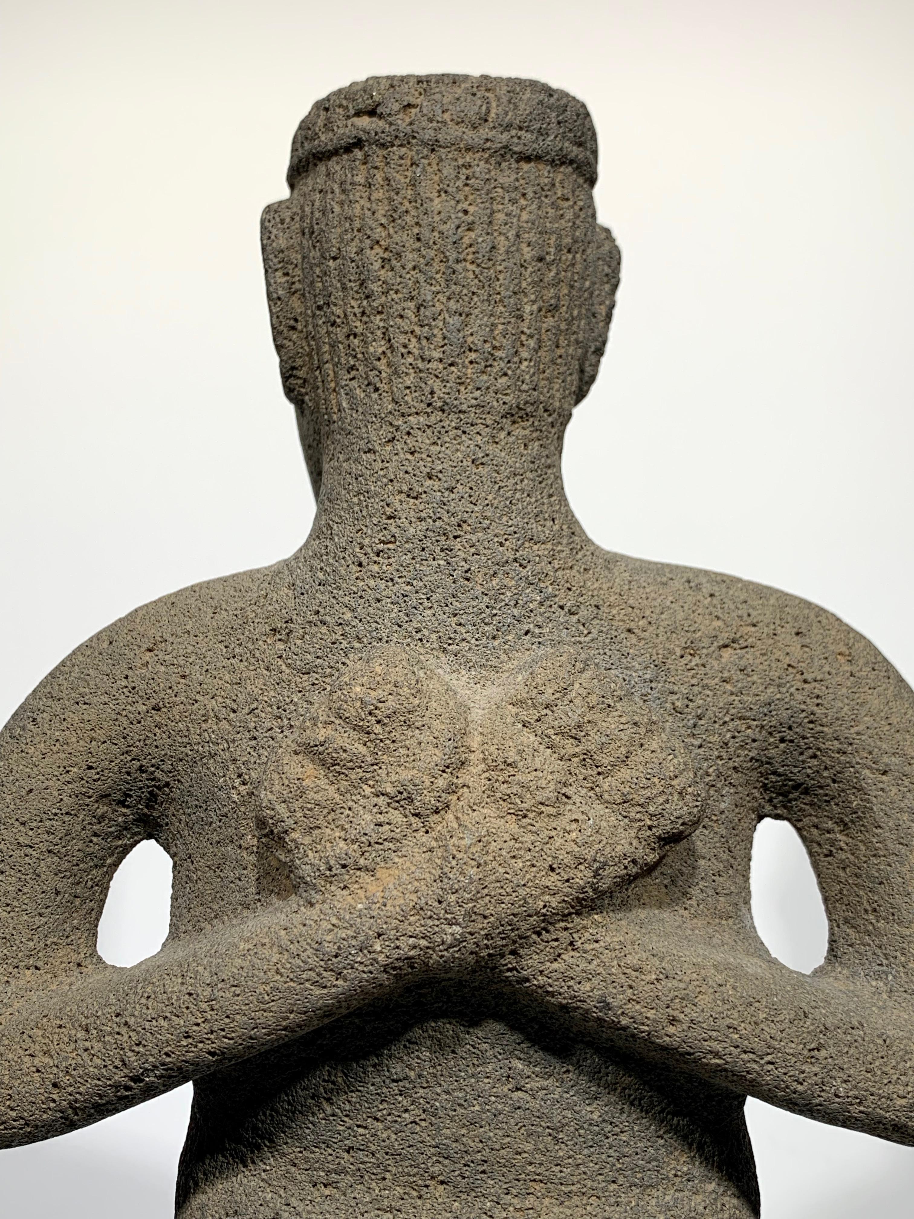 Costa Rican pre-Columbian sculptural figure ca. 1000-1500 - Beige Figurative Sculpture by Unknown