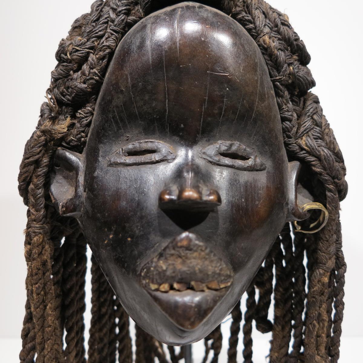 Dan Tribal African Ceremonial Mask Liberia Africa - Sculpture by Unknown
