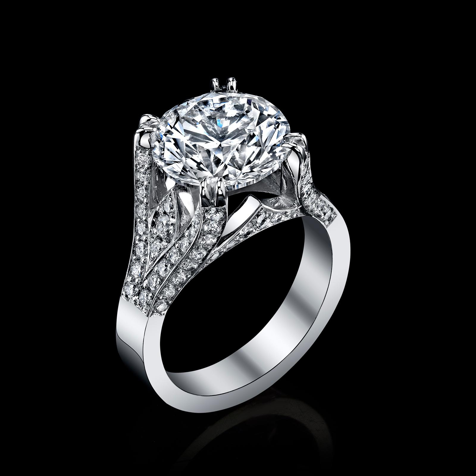 Diamond ring 5.2 Carat GIA Certified Brilliant 6.65 total weight 100k+ J-SI1 - Sculpture by Unknown