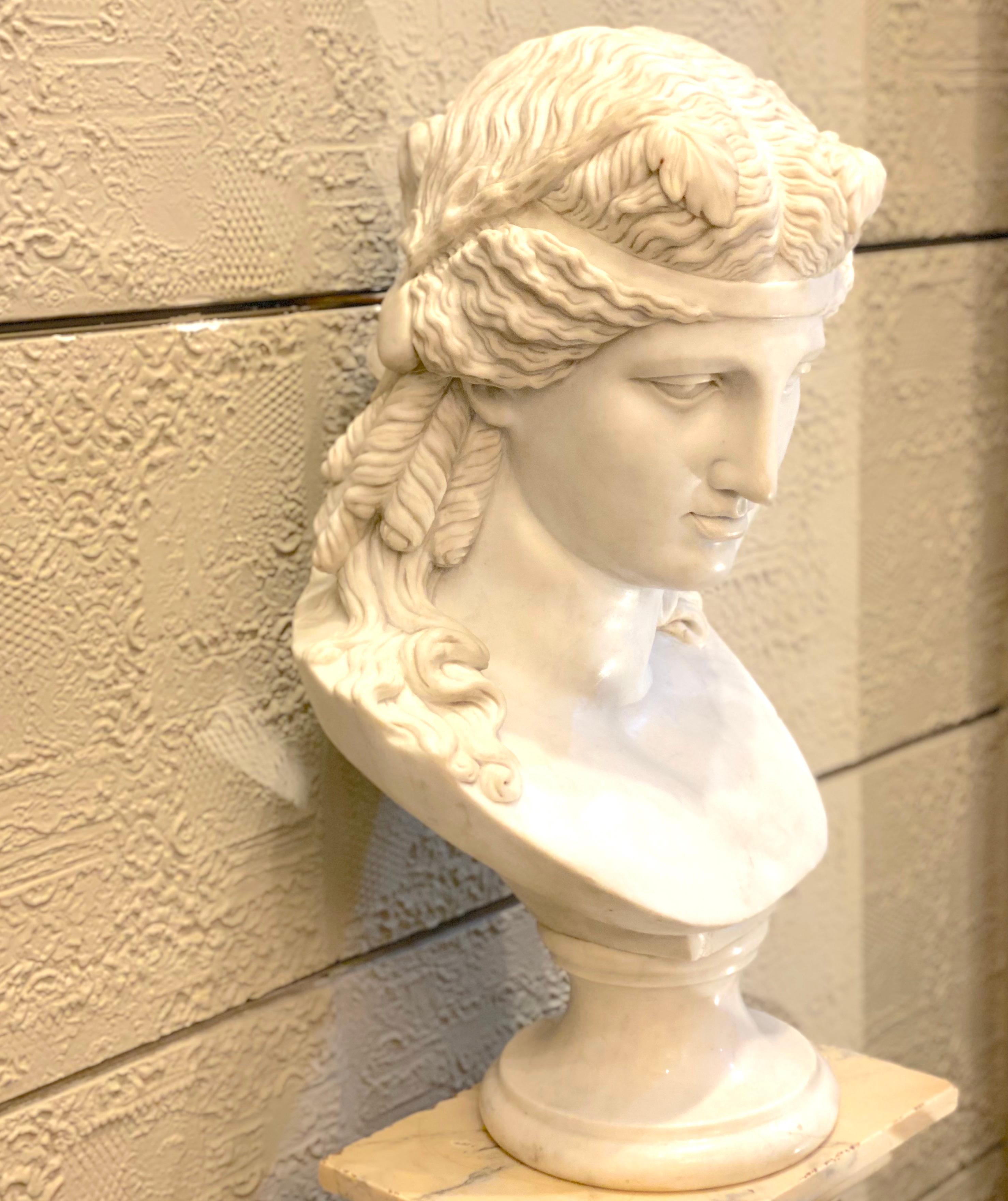 Dioniso, dio del divertimento, busto neoclassico in marmo bianco  Italia , 1890 ' - Sculpture di Unknown
