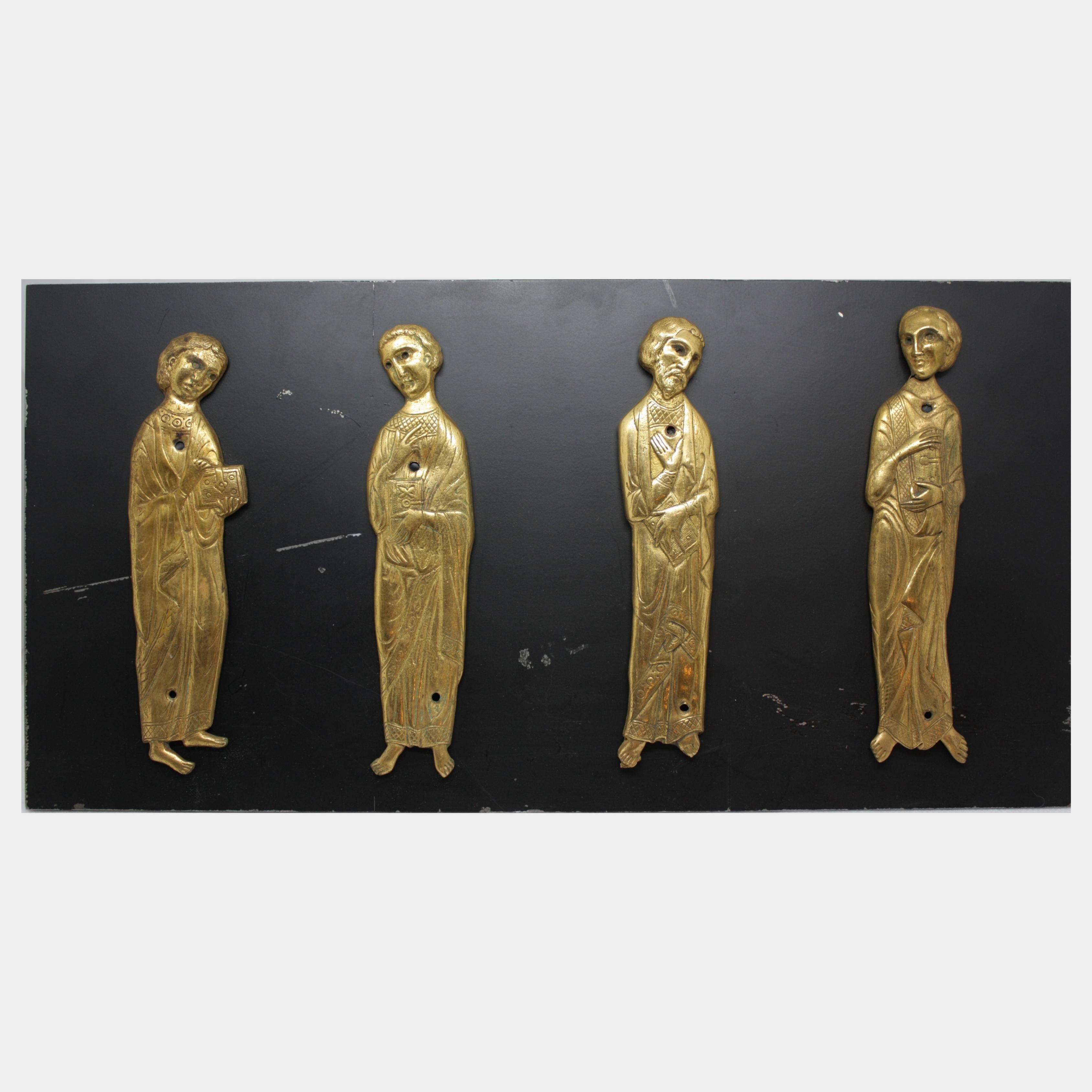 Douze plaques de limousine représentant des saints, des apôtres et des pères de l'Église - Sculpture de Unknown