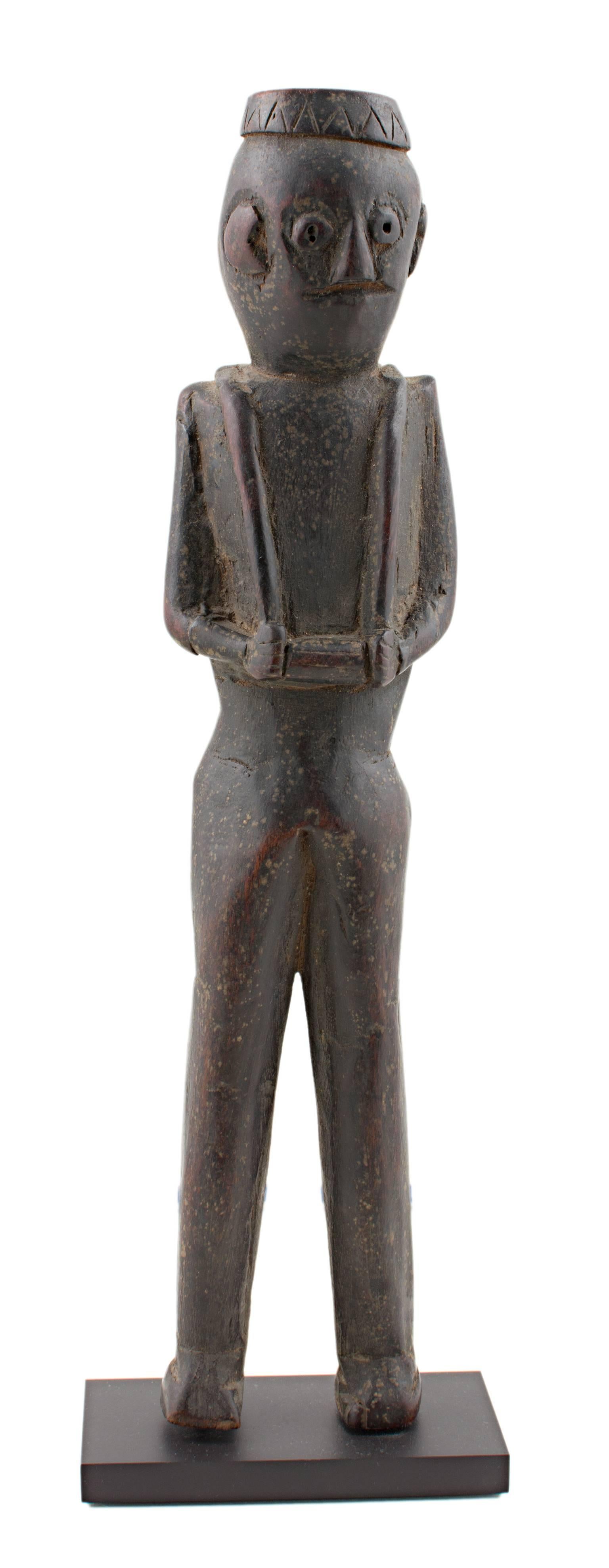 Unknown Figurative Sculpture – Geschnitzte Holzfigur "Dolpo Shamanic Figur" (Dolpo Shamanic Figur), um 1900