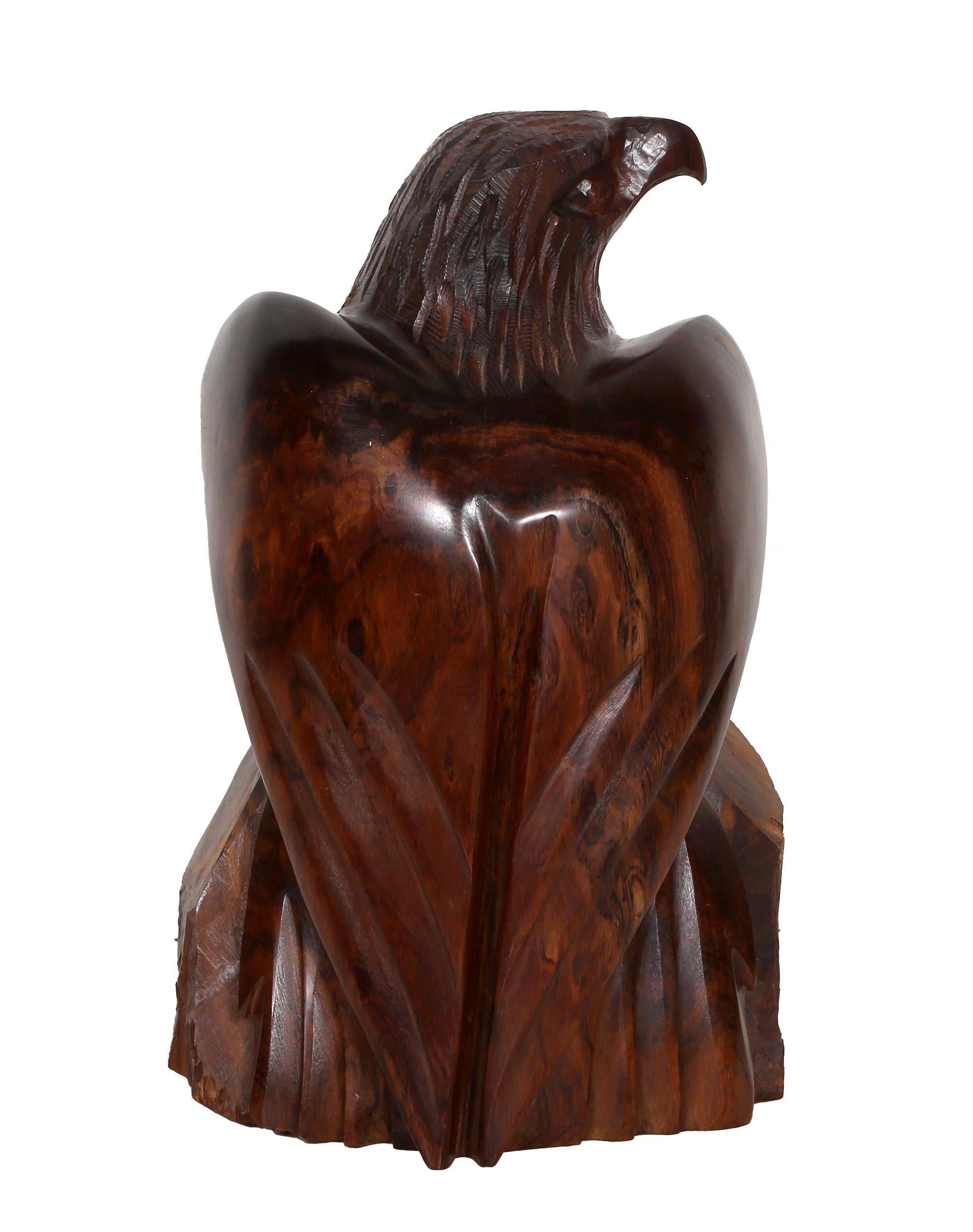 Artistics inconnus - Eagle, Medium :  Sculpture en bois sculptée à la main, Taille :  13.5 x 7.5 x 5.5 in. (34.29 x 19.05 x 13.97 cm) 