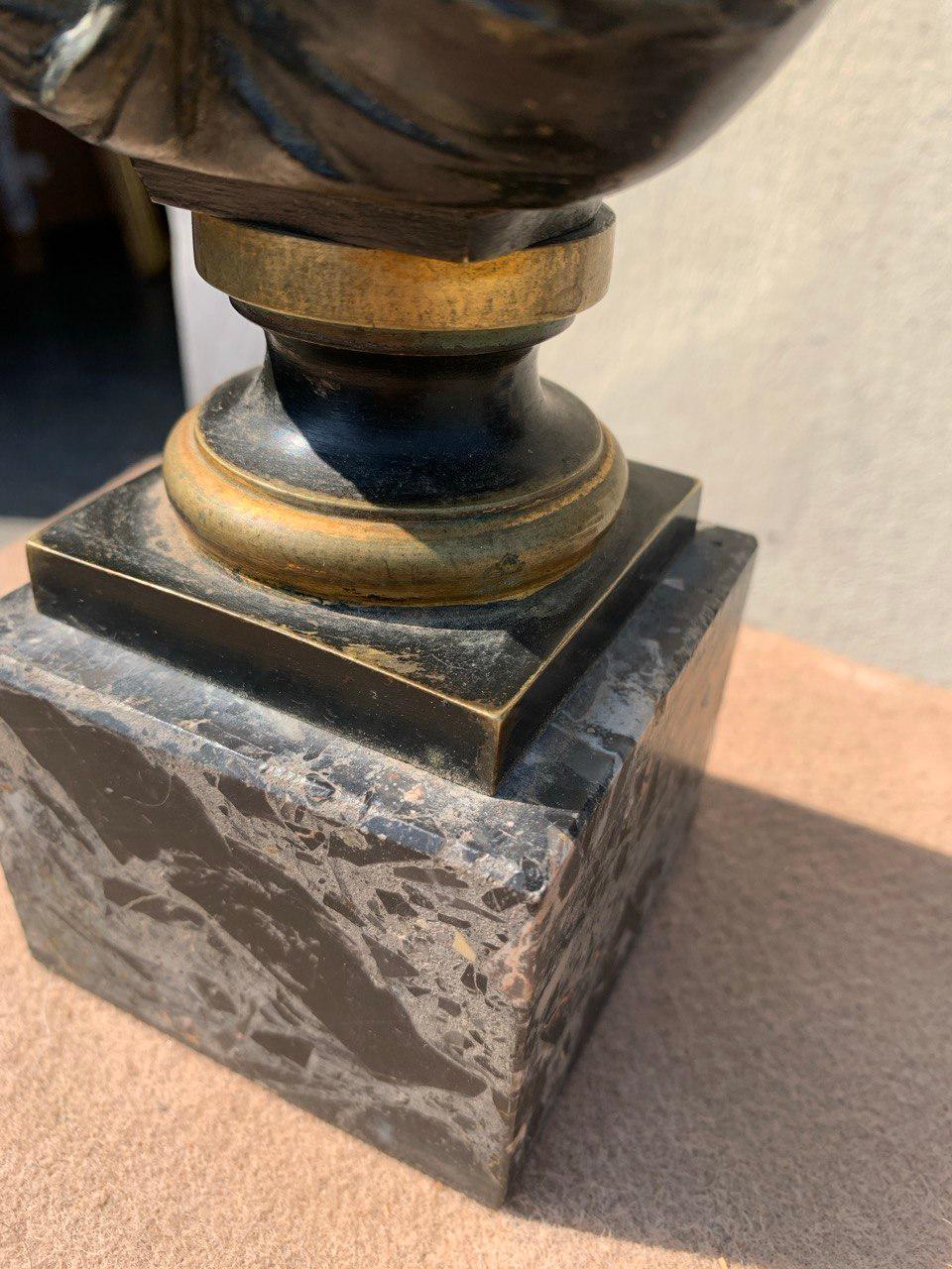 Sculpture en bronze à figure Empire du début du 19e siècle - buste de femme en vente 7