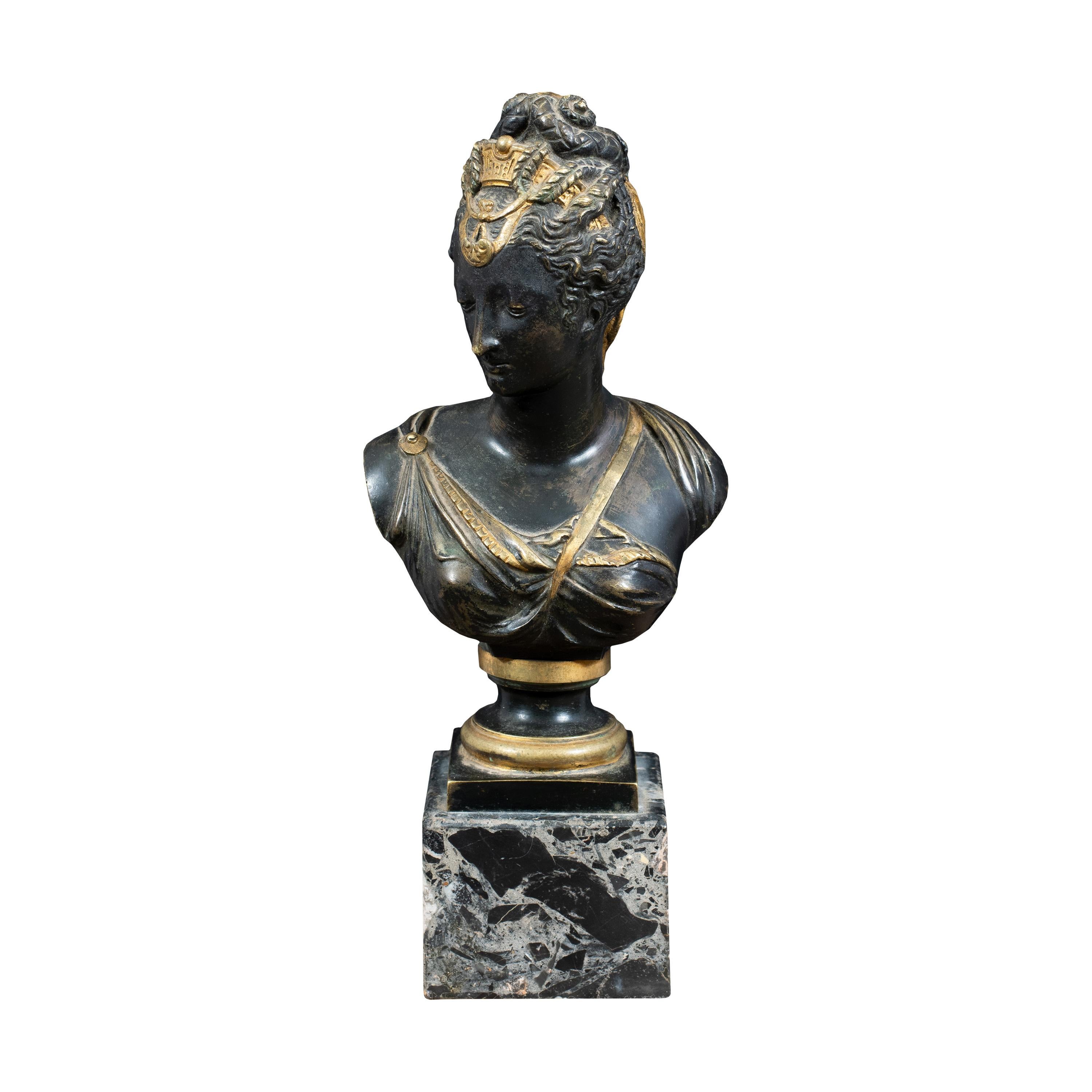 Sculpture en bronze à figure Empire du début du 19e siècle - buste de femme