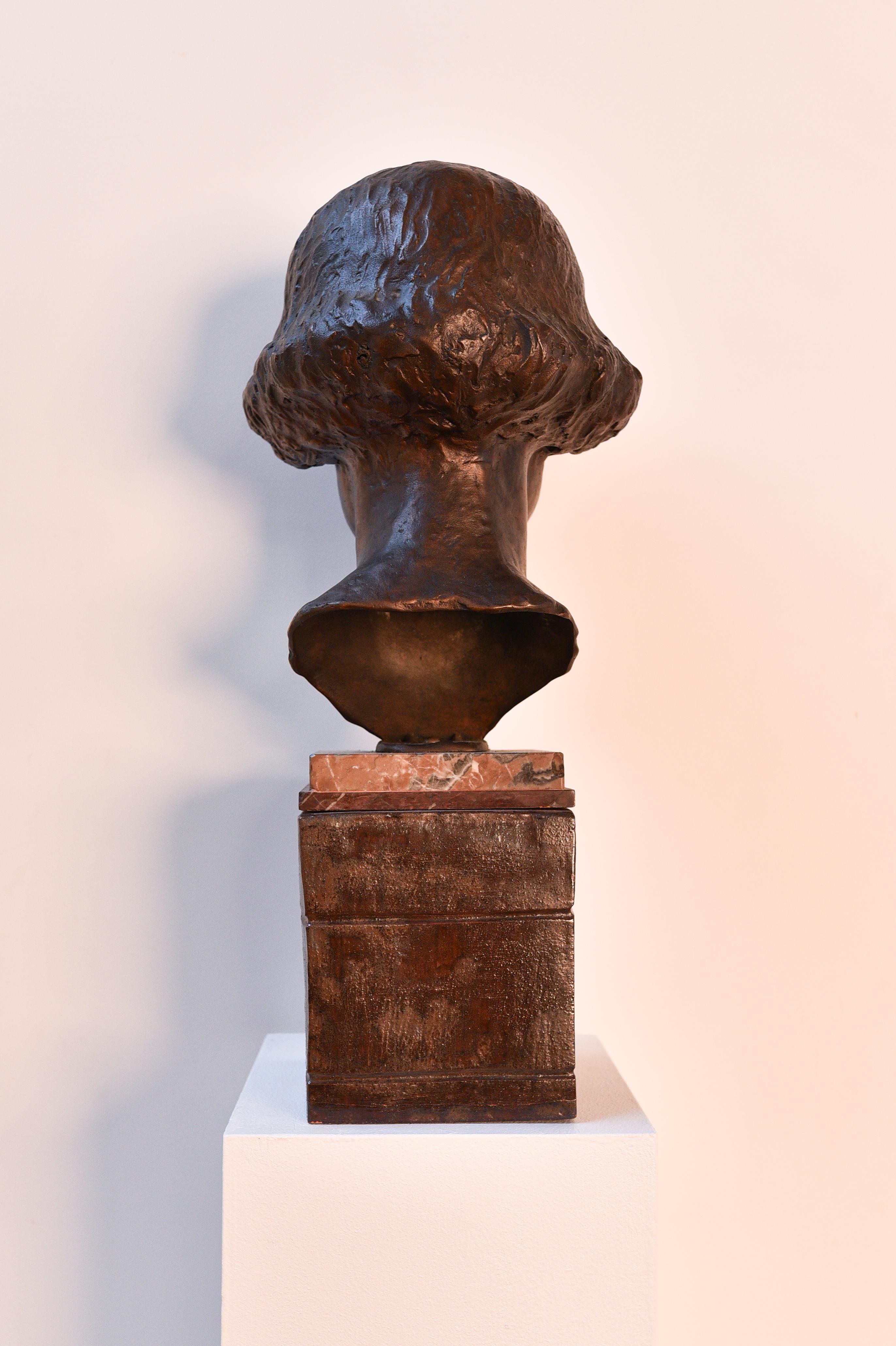 Unsigned bronze buste of a woman, with fine characteristics. The sculpture was mounted on a hand-made ceramic socle with a marble top. Very heavy, solid and qualitative piece. 