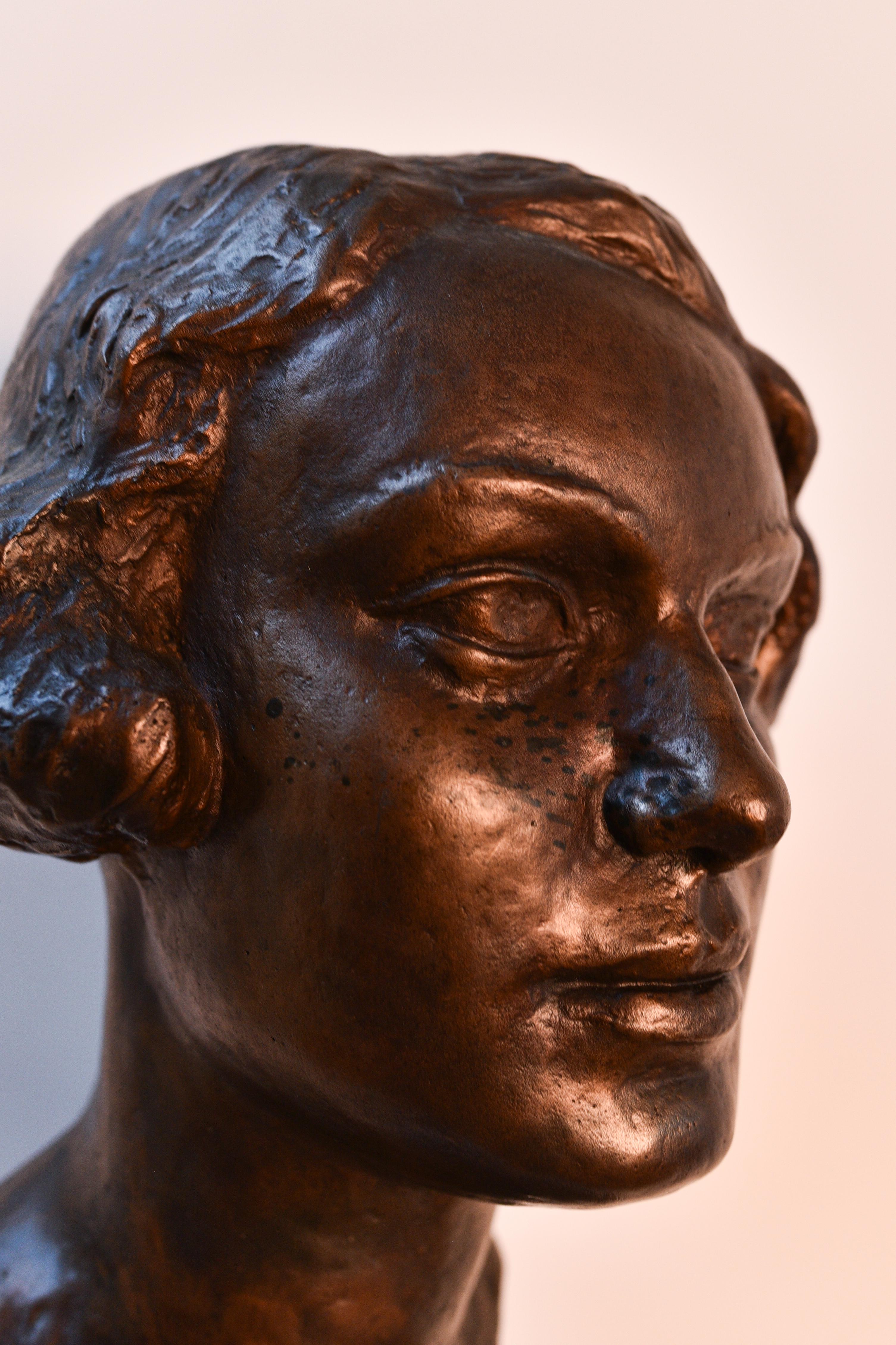 Buste de femme en bronze art nouveau du début du 20e siècle sur un socle en céramique  en vente 3
