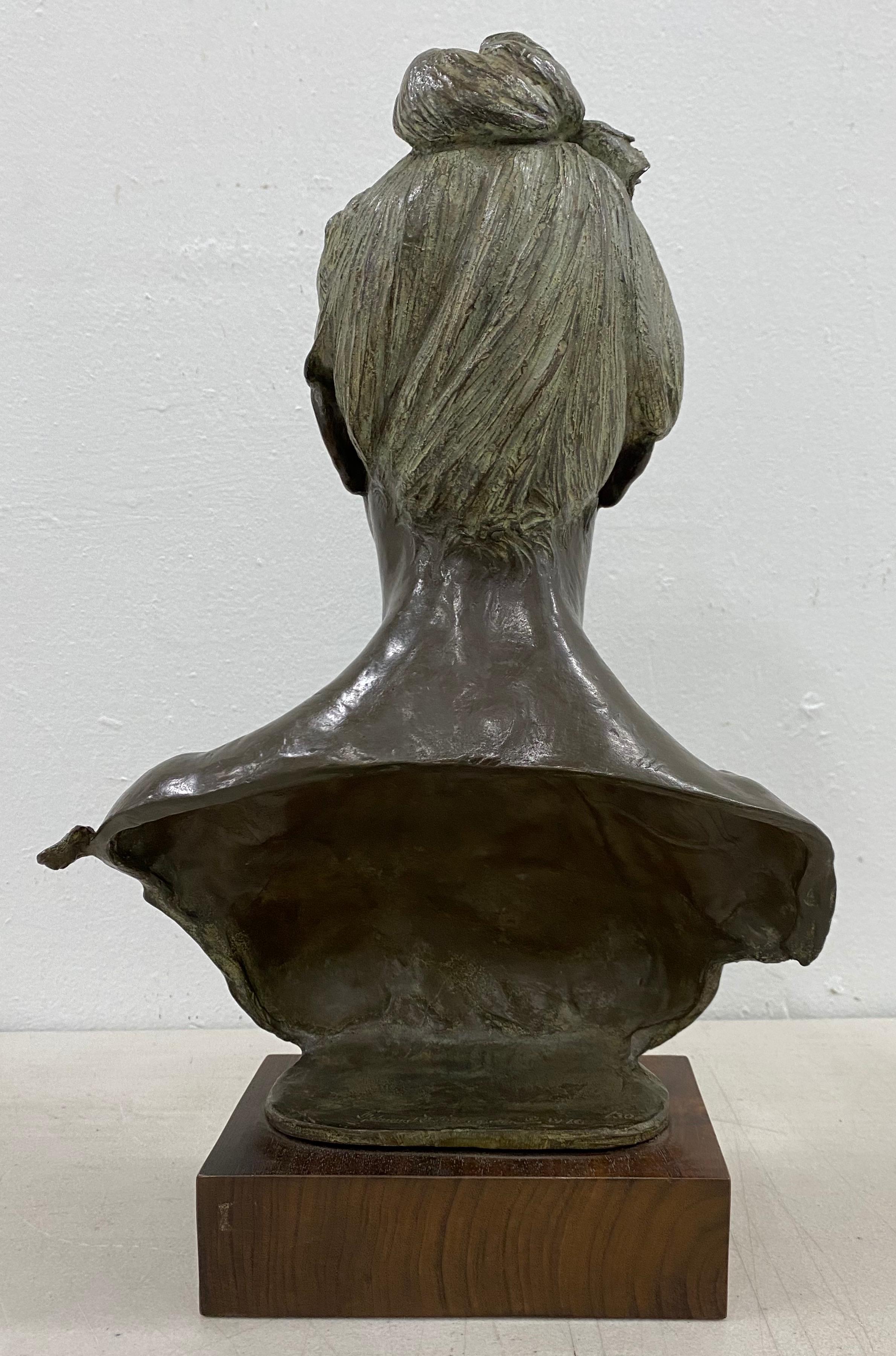 Early 20th Century Bronze Bust of an Elegant Young Woman C.1916

The bronze is signed (illegible - see pics) and dated

The bronze sits atop a walnut base

10.5