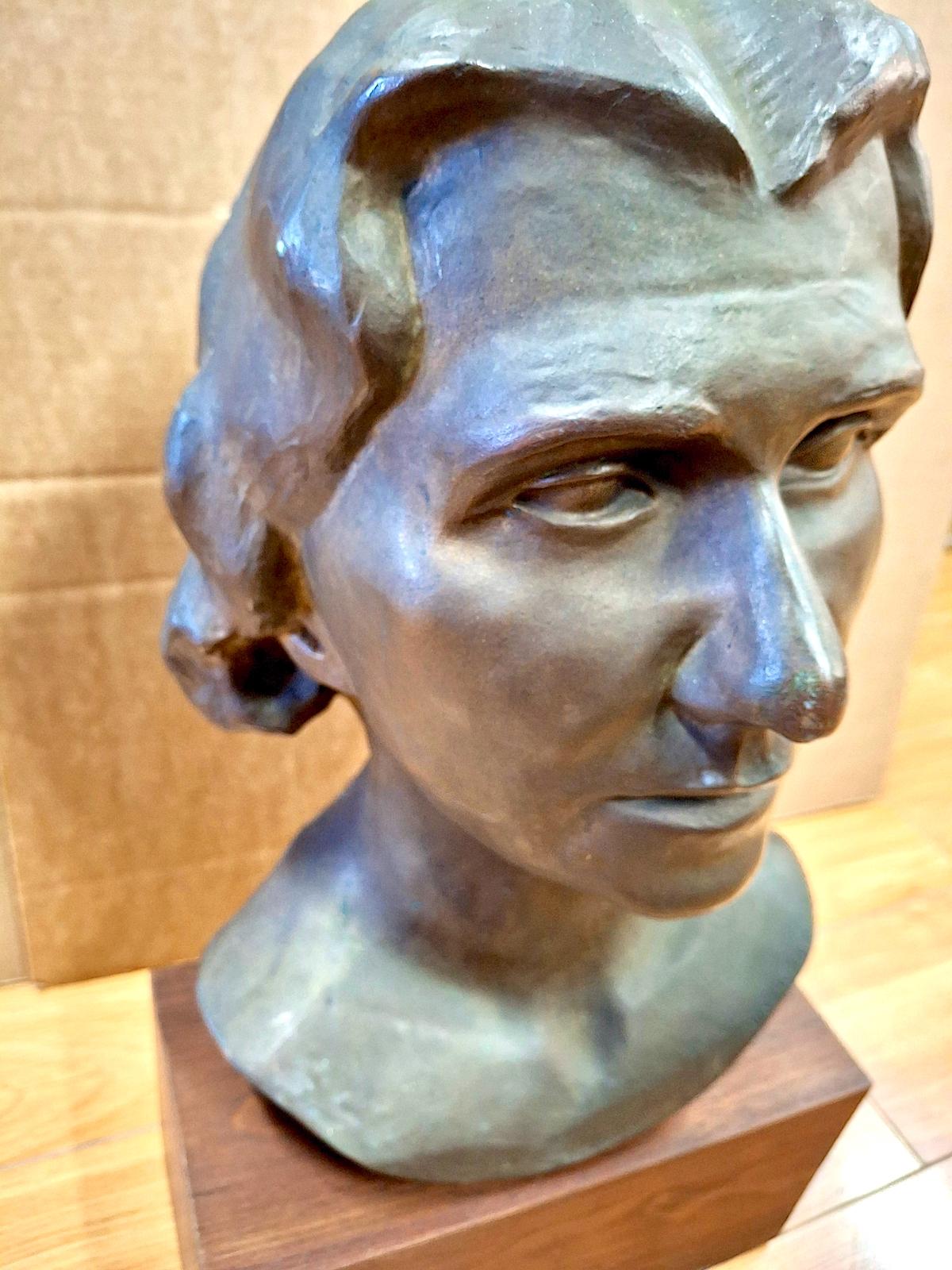 Early 20th-century Female Bronze Bust on Stand by Oliver Grymes For Sale 2