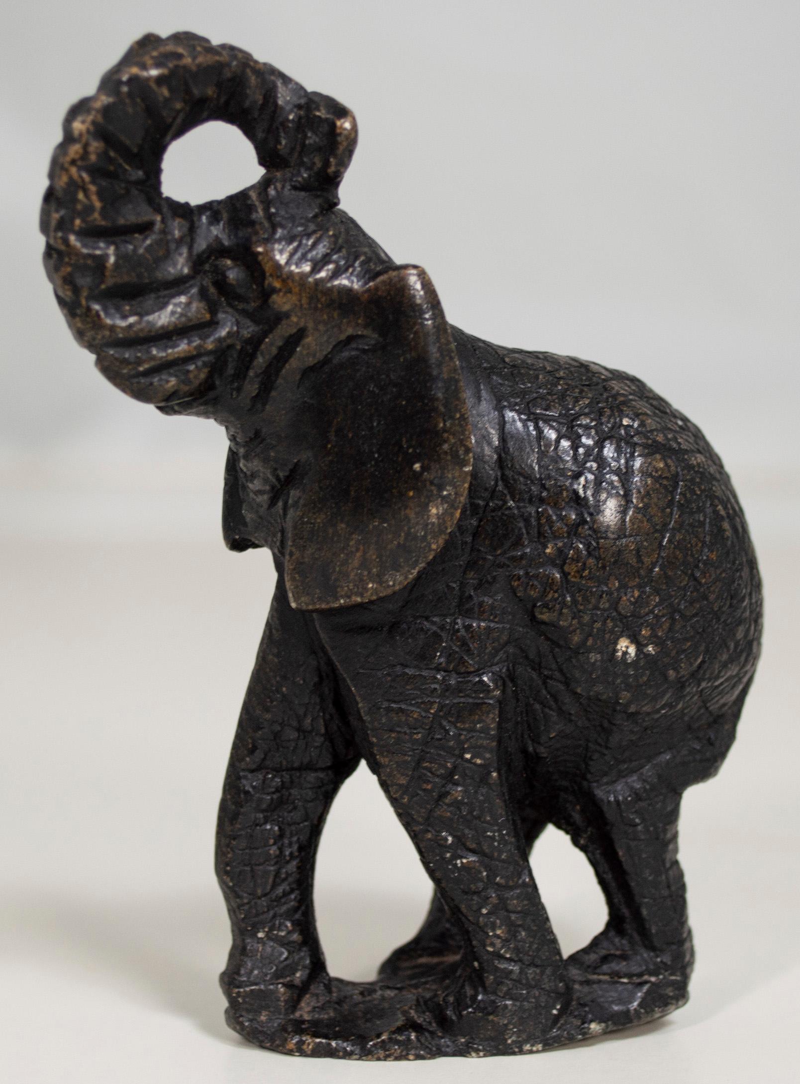 Figurative Sculpture Unknown - Sculpture originale africaine en pierre Shona du Zimbabwe « Elephant »