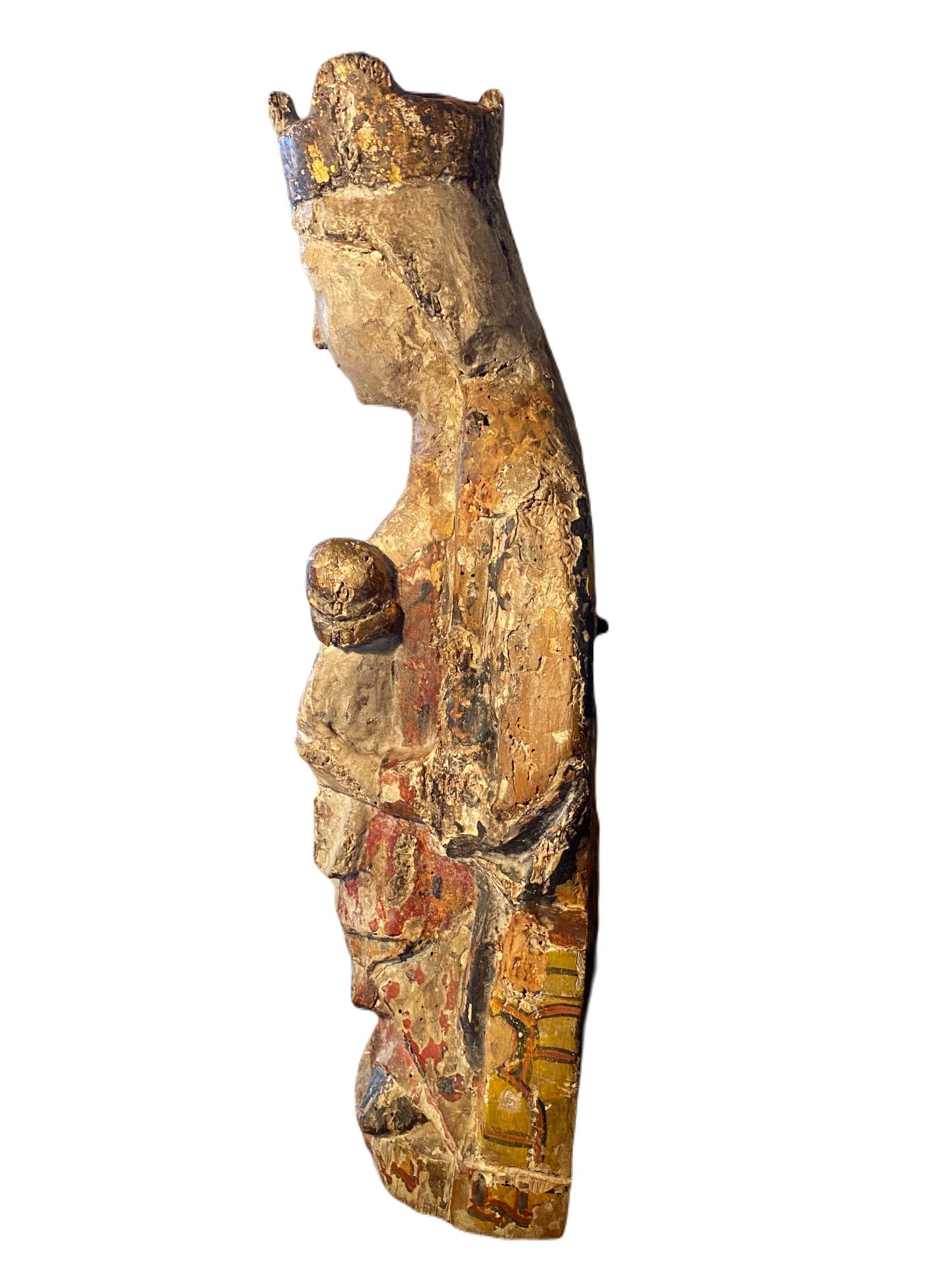 Vierge intronisée - Marron Figurative Sculpture par Unknown