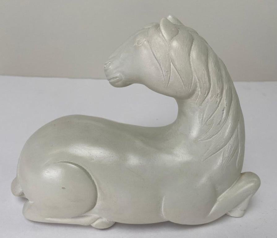 Sculpture en argile statue de cheval blanc équestre  en vente 1