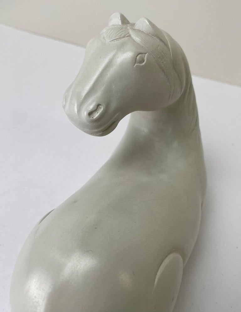 Sculpture en argile statue de cheval blanc équestre  en vente 3