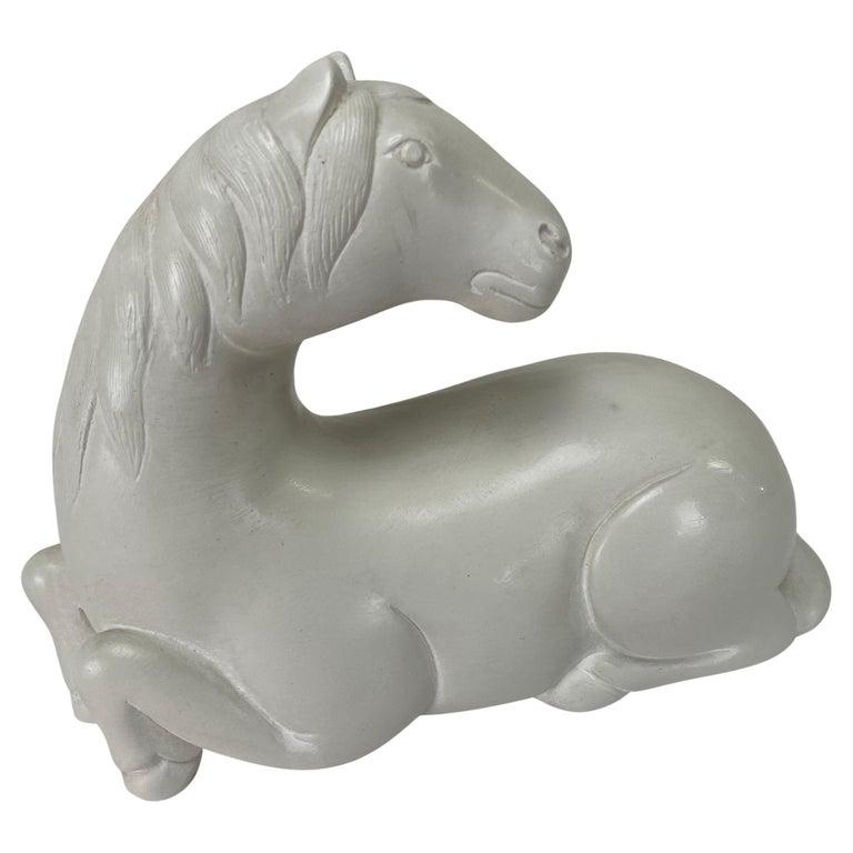 Figurative Sculpture Unknown - Sculpture en argile statue de cheval blanc équestre 