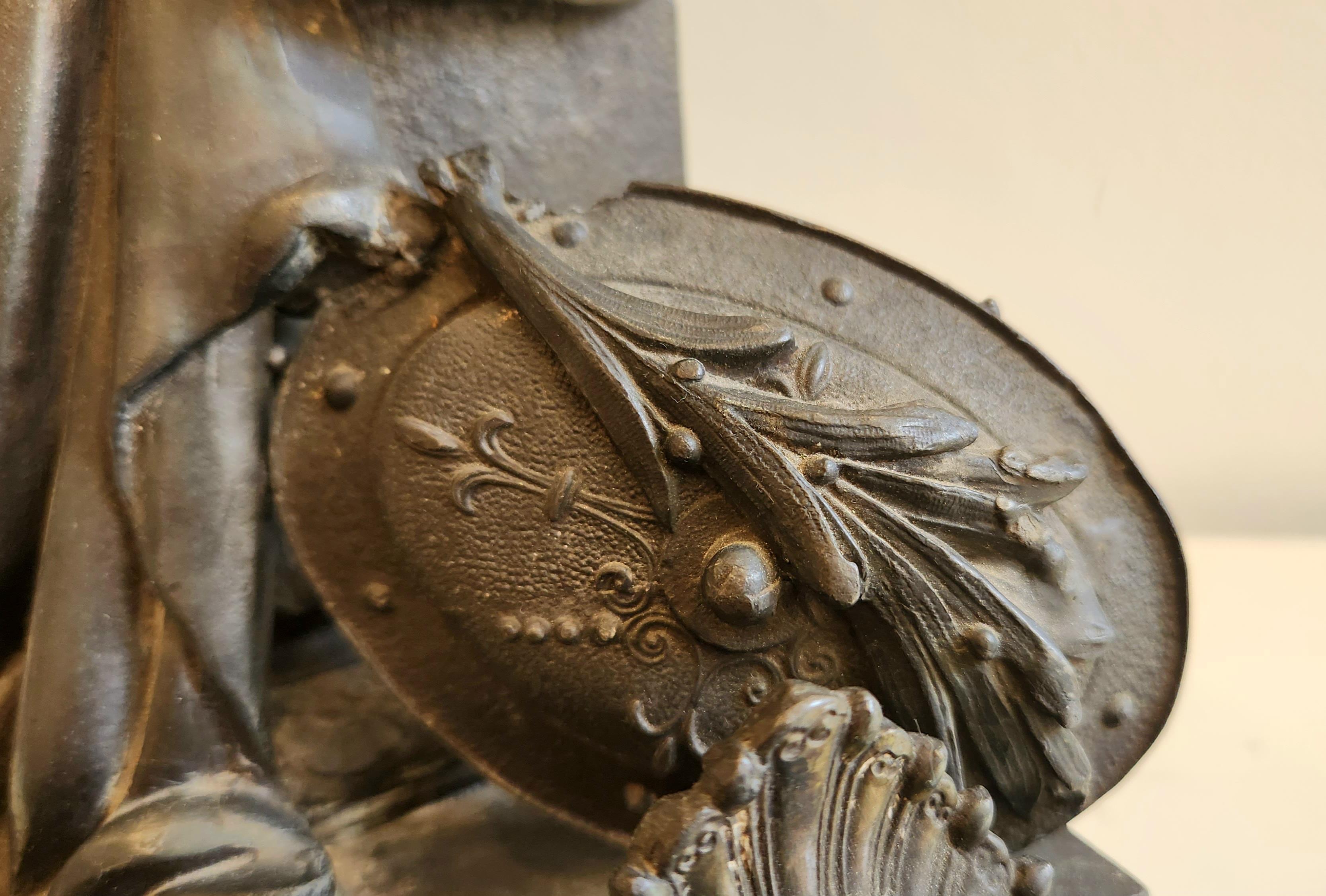 Sculpture européenne en métal représentant Mars assis 7