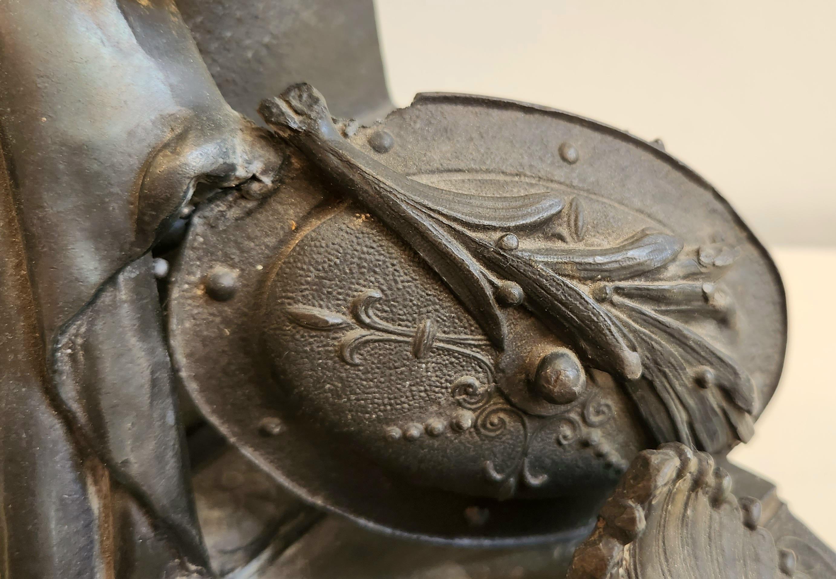 Sculpture européenne en métal représentant Mars assis 11