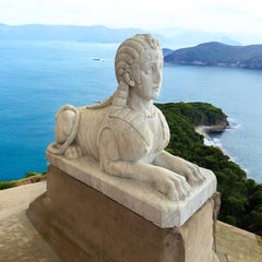 Exceptionnelle statue italienne néoclassique du Sphinx en marbre de Carrare