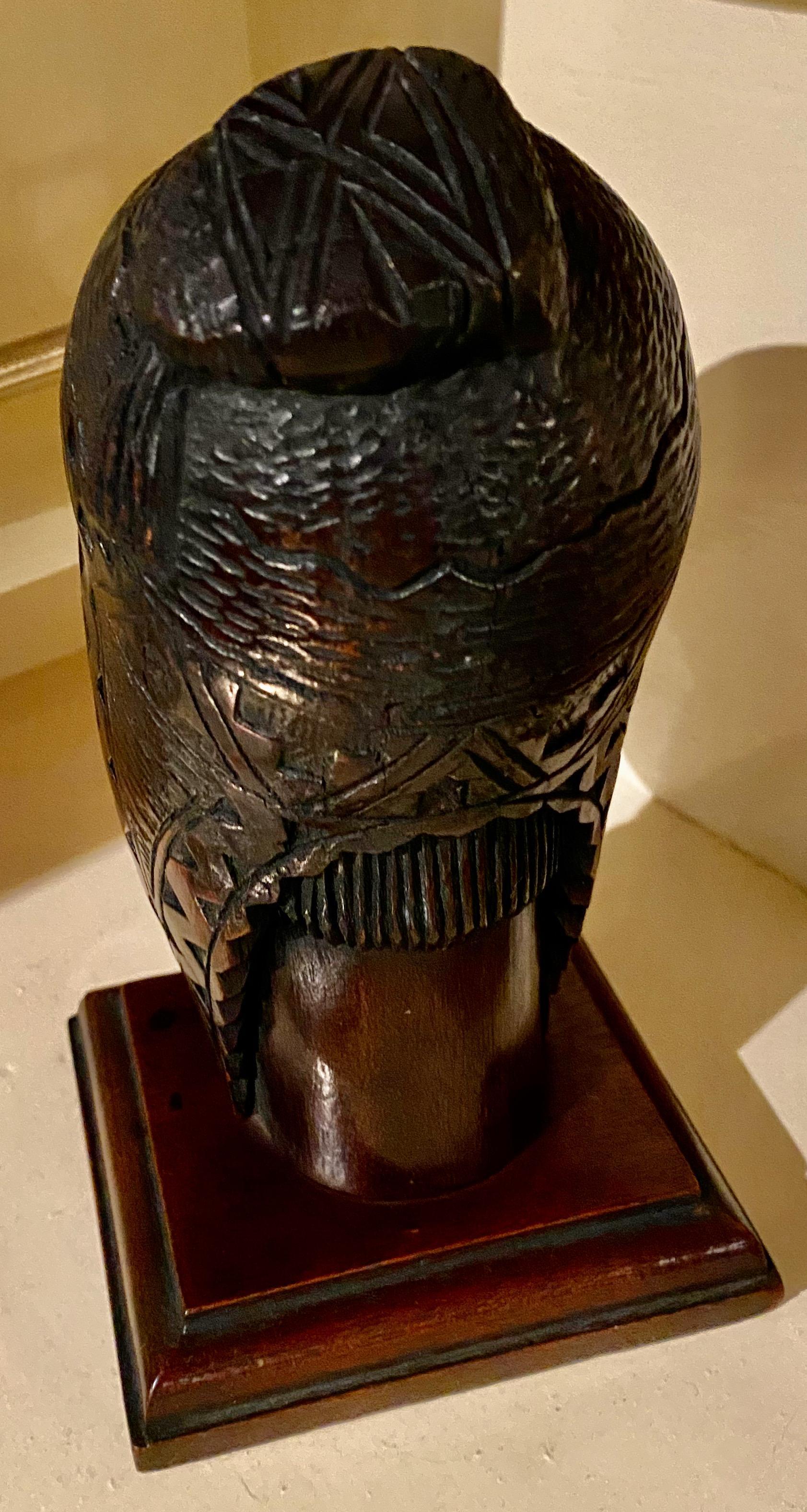 Tête sculptée Art déco indienne exotique en bois d'Arias en vente 1