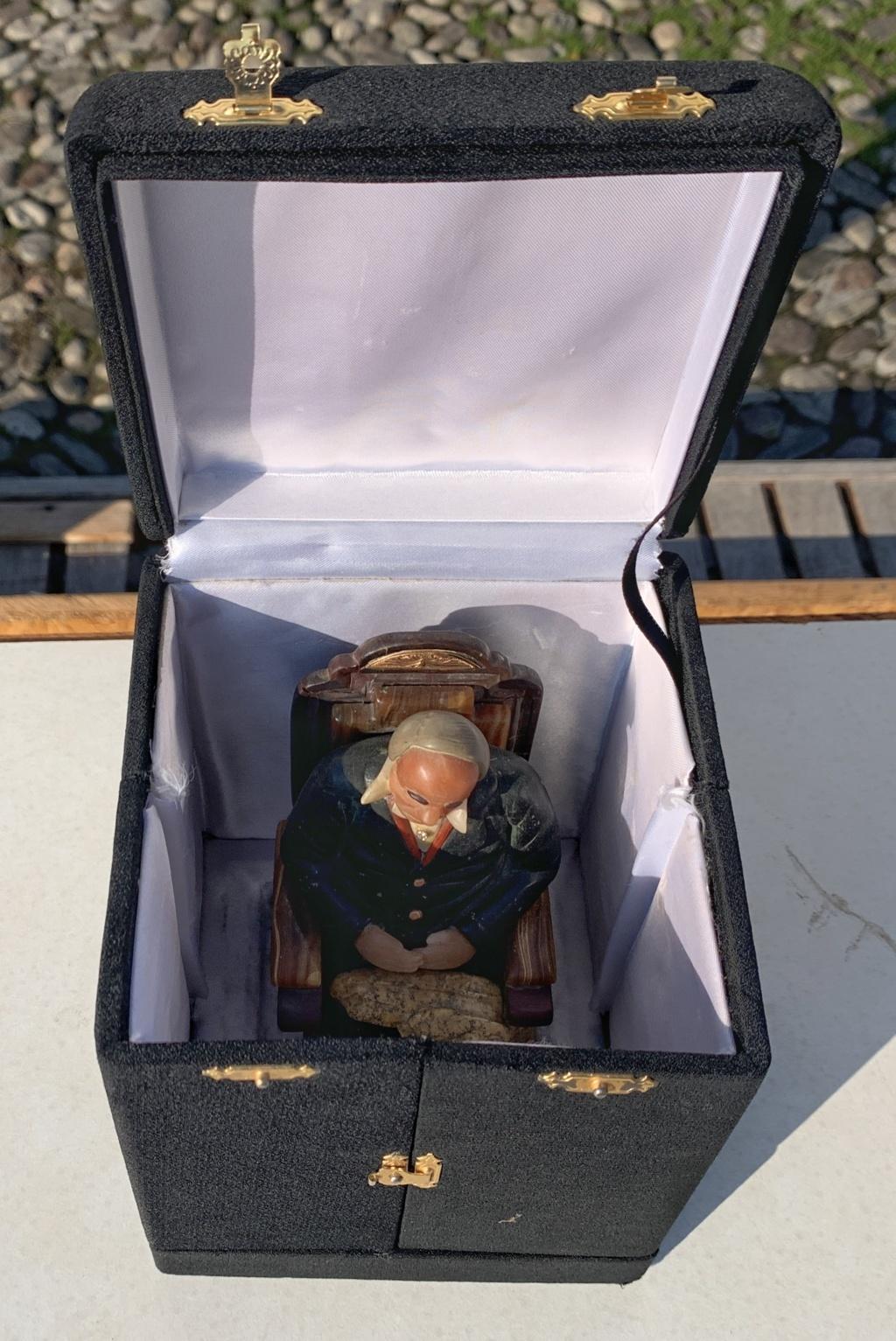 Fabergè follower - 19th/20th century Russian marble precious stone sculpture For Sale 11