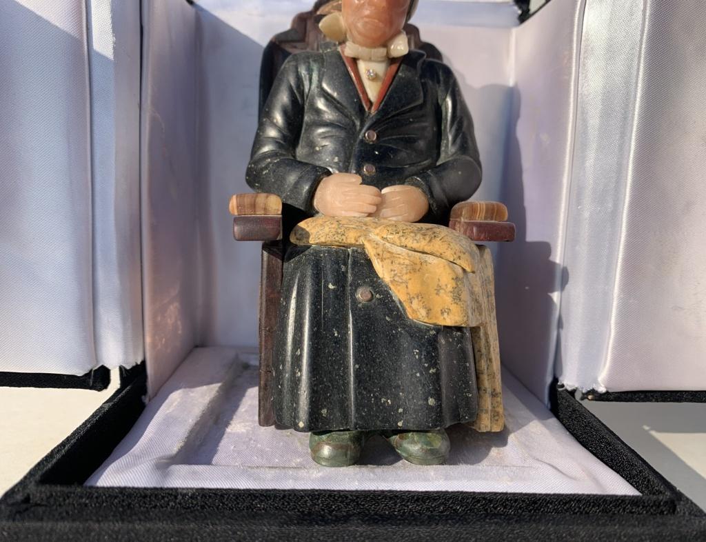Fabergè follower - 19th/20th century Russian marble precious stone sculpture For Sale 2