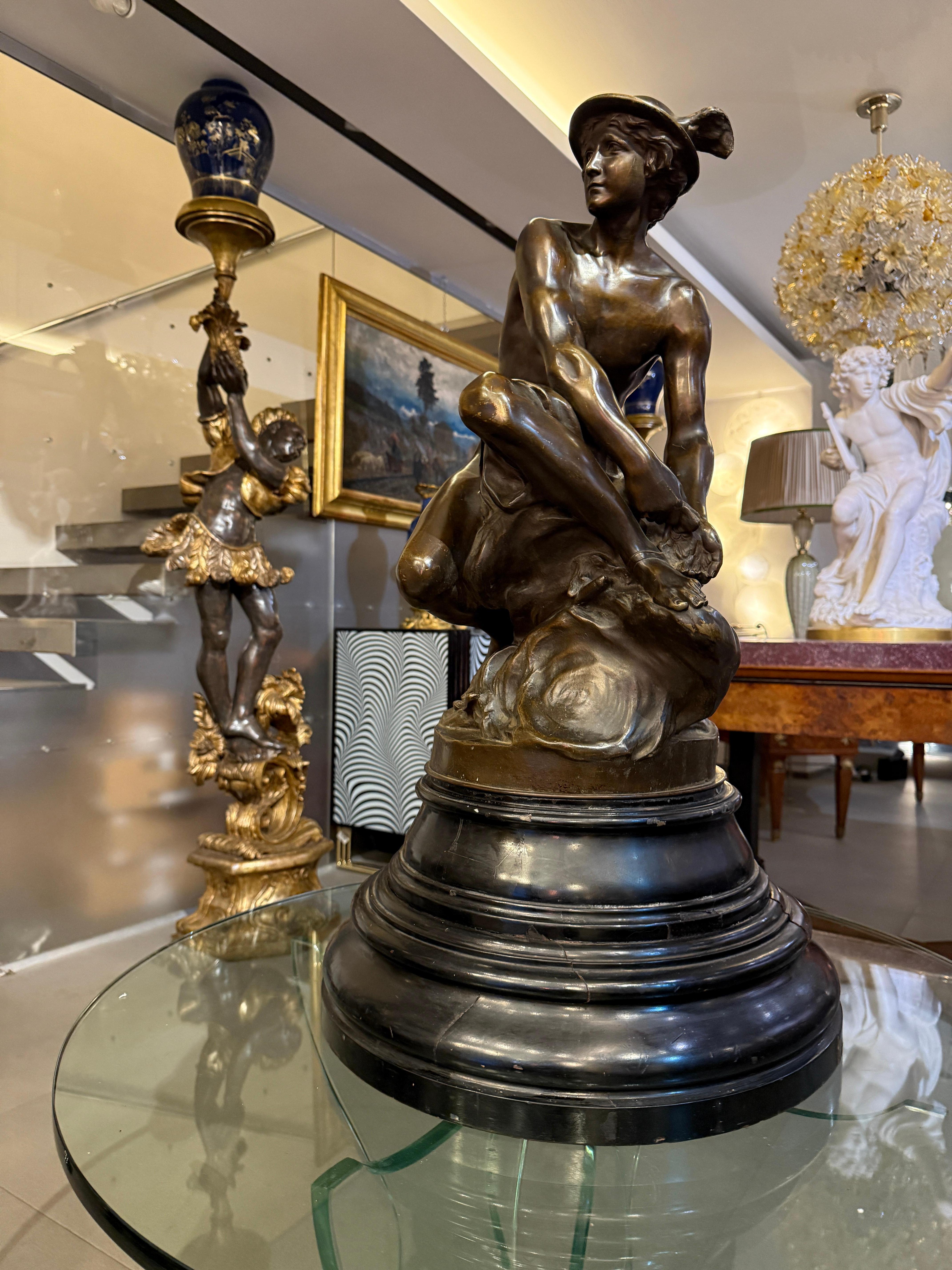 Fabuleuse sculpture italienne néoclassique en marbre représentant Hermès en vente 6