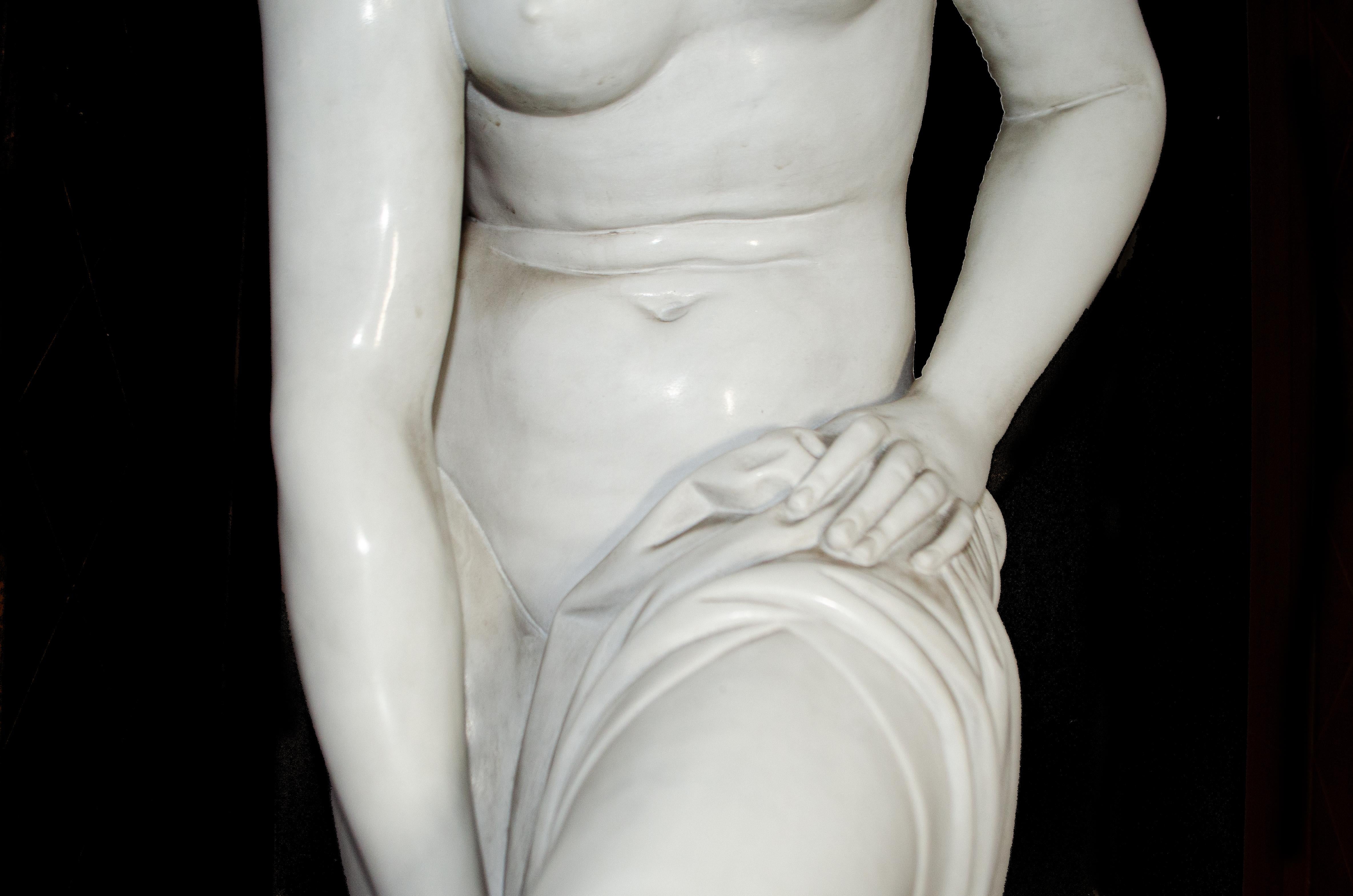  Fabulous Neoclassical Marble Sculpture of Bathing Venus 1880' For Sale 4
