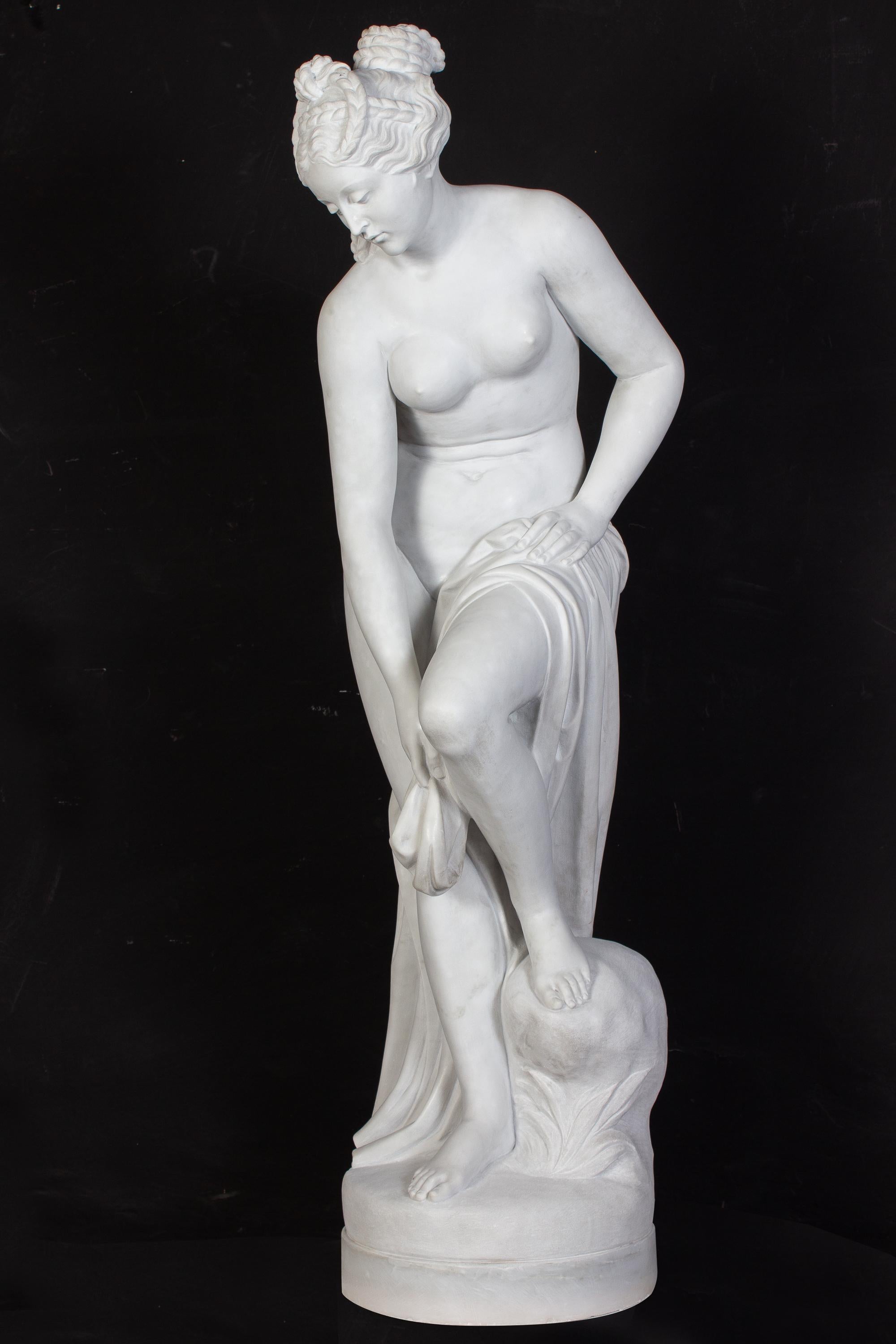 Unknown Nude Sculpture –  Fabelhafte neoklassizistische Marmorskulptur einer badenden Venus aus dem Jahr 1880
