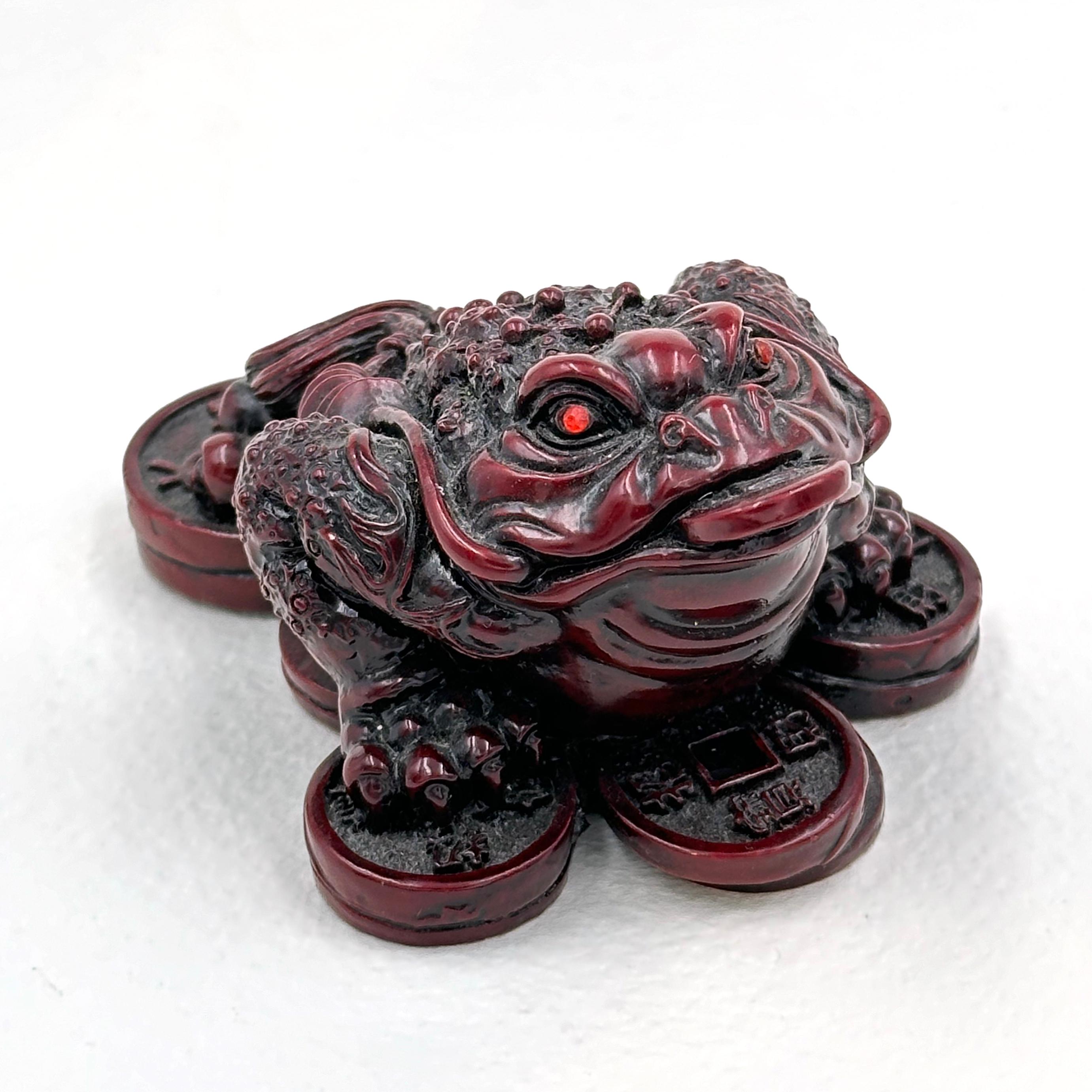 Feng Shui Good Luck Toad - Sculpture by Unknown