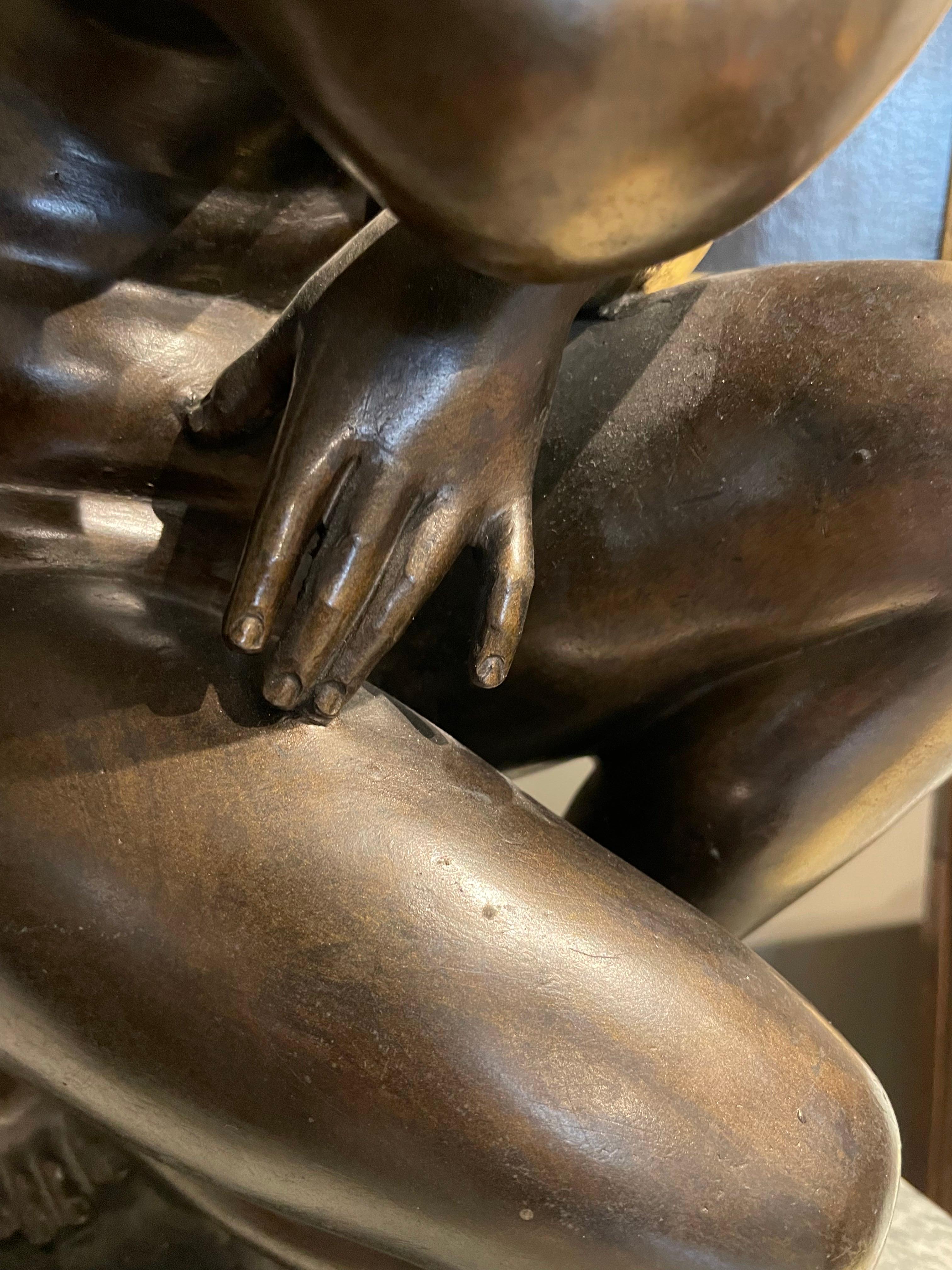 Figure de Vénus accroupie/Aphrodite nue, sculpture de l'école italienne du XIXe siècle en vente 6