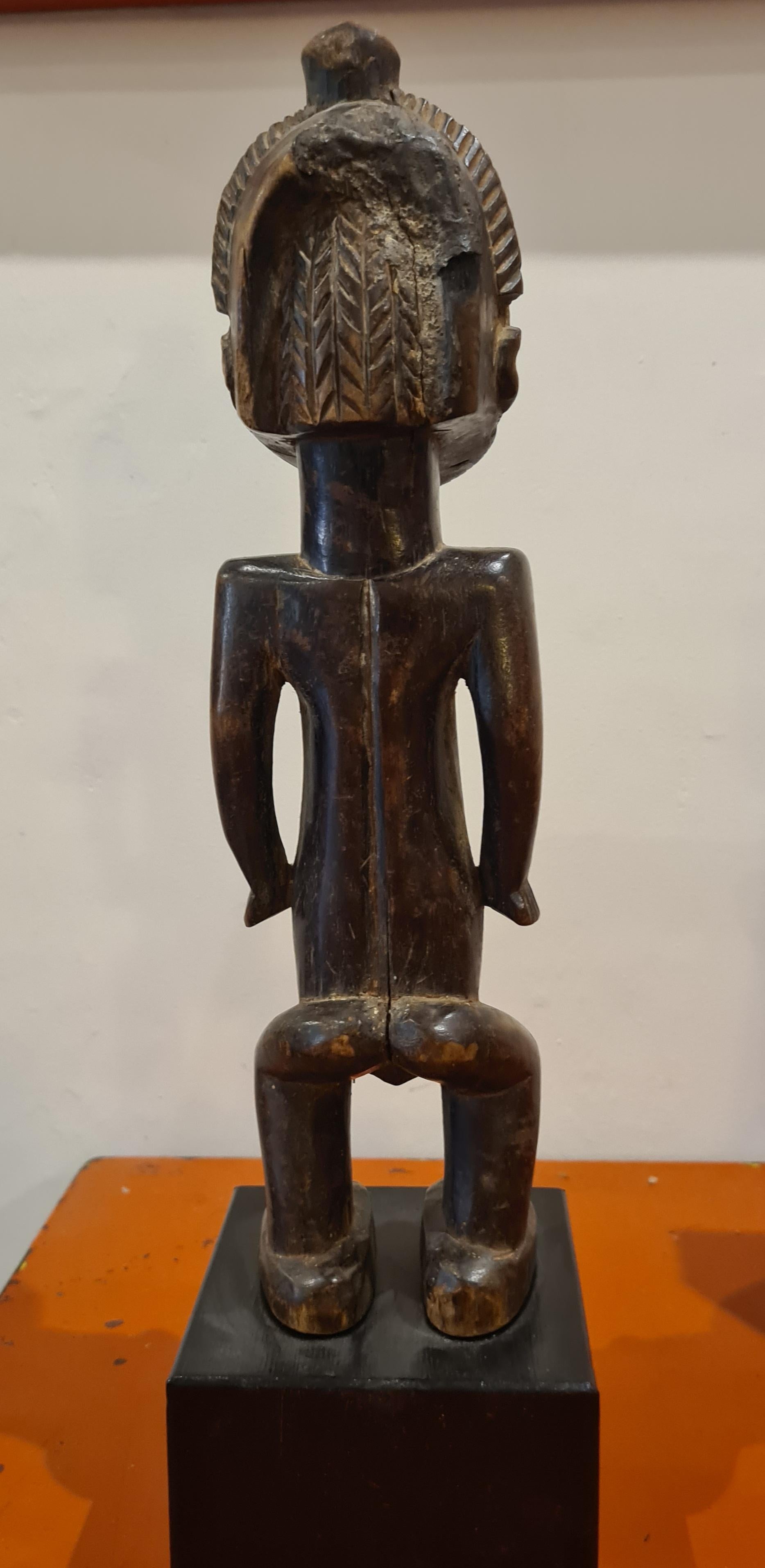 Figur des Dignataire, eine männliche Luba-Hemba-Figur, Kongo (Stammeskunst), Sculpture, von Unknown