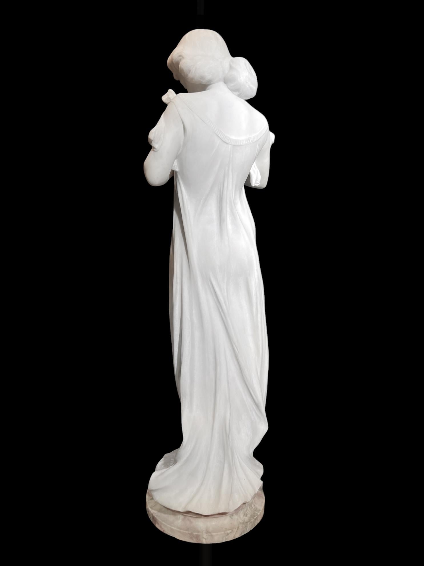 Statua di fidanzamento femminile in marmo finemente scolpita di C.C. in vendita 4