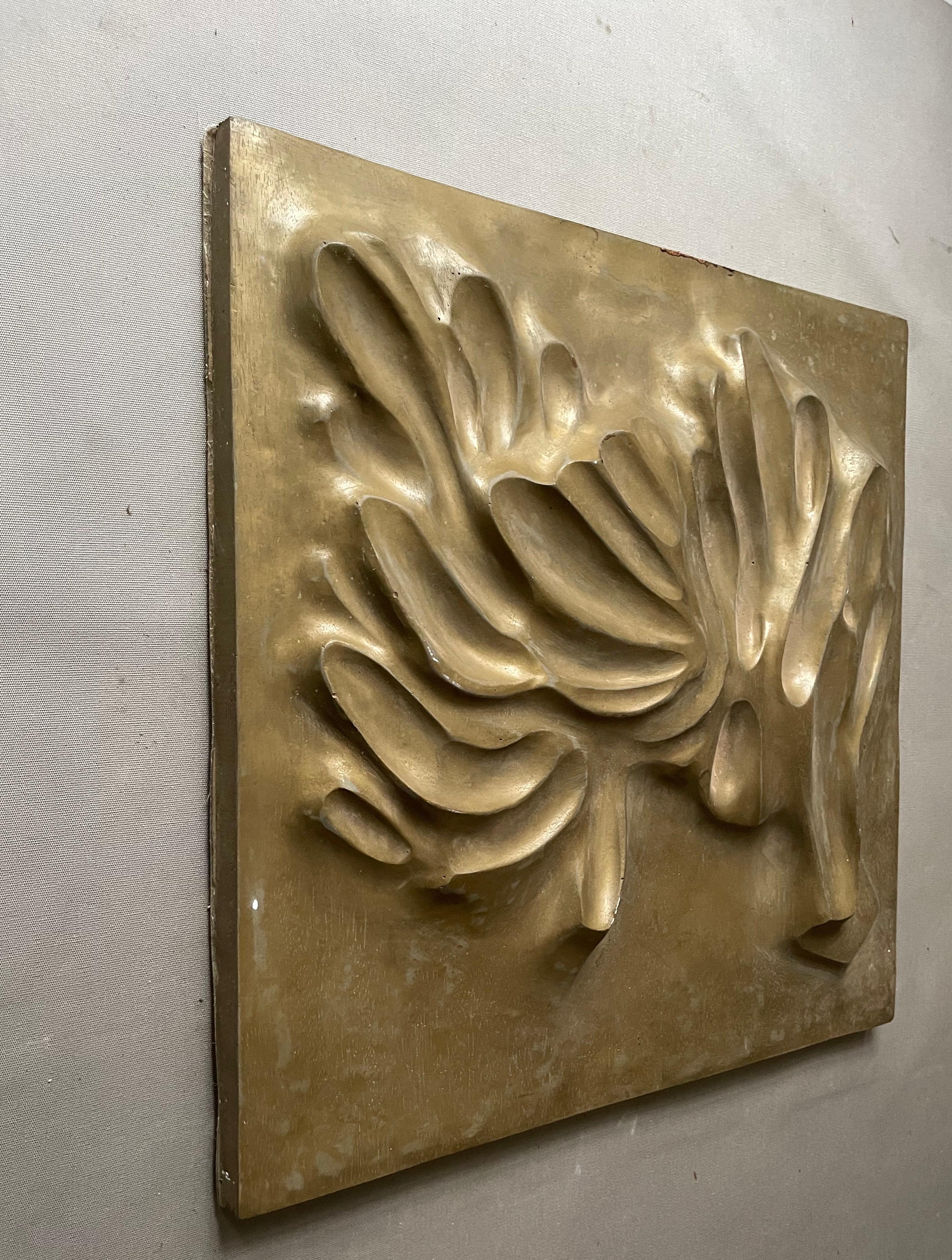 Fogliame, Scultura da parete, Fibra di vetro dipinta - Figurative Sculpture Marrone di Unknown