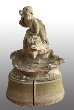 Fontaine antique en pierre de Vicence du 19ème siècle.
